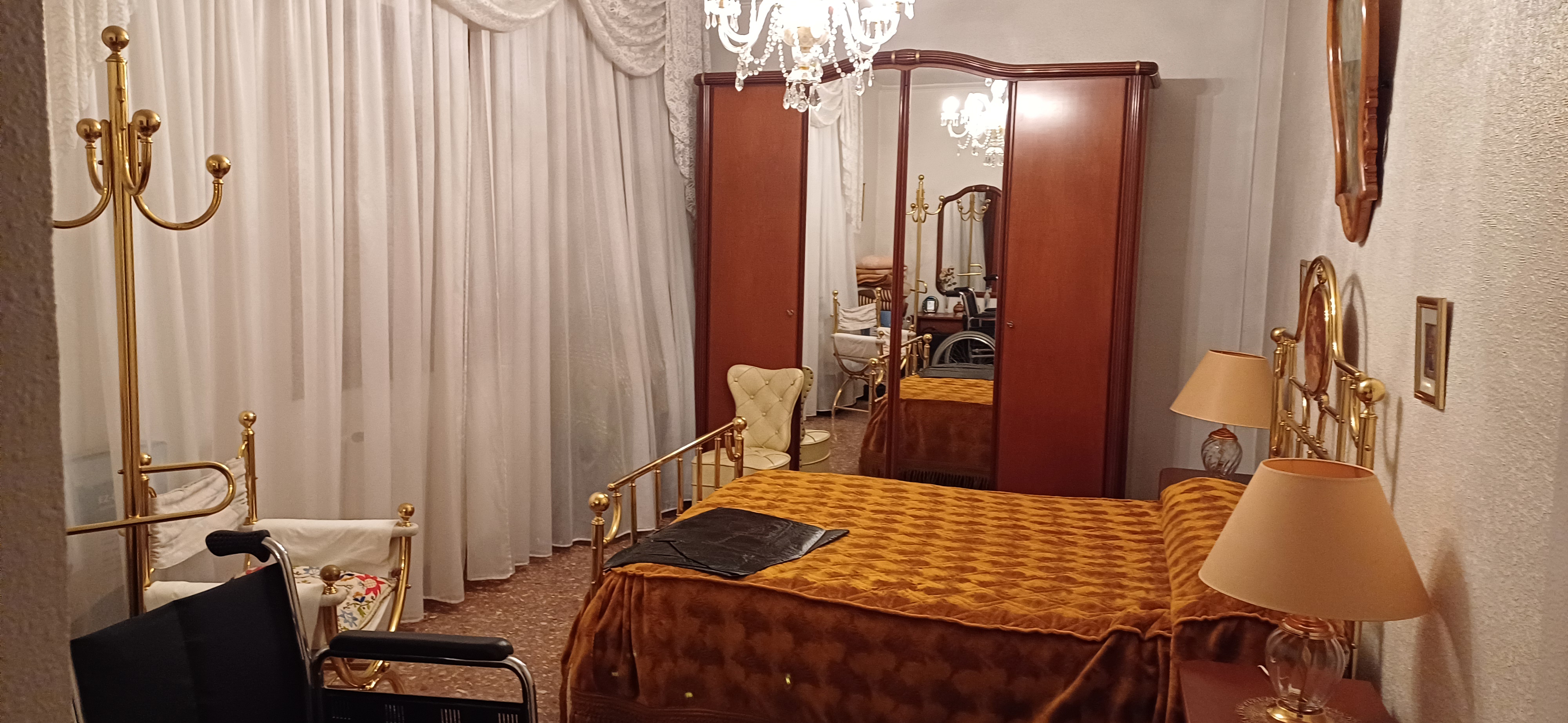 PISO MUY CENTRICO CON ASCENSOR Y EN YECLA