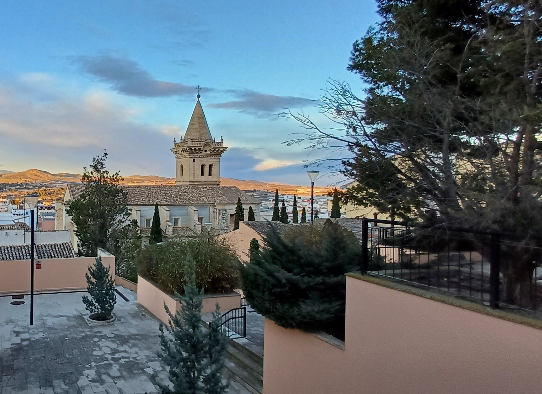 CASA PARA ACABAR DE OBRA ZONA DE LA IGLESIA VIEJA Y EN YECLA
