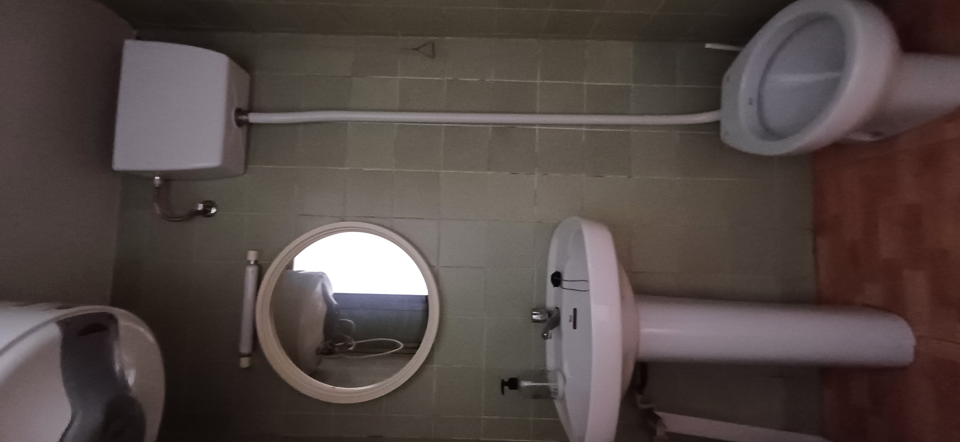 CASA GRANDE CON COCHERA CERCA DE SAN CAYETANO Y EN YECLA