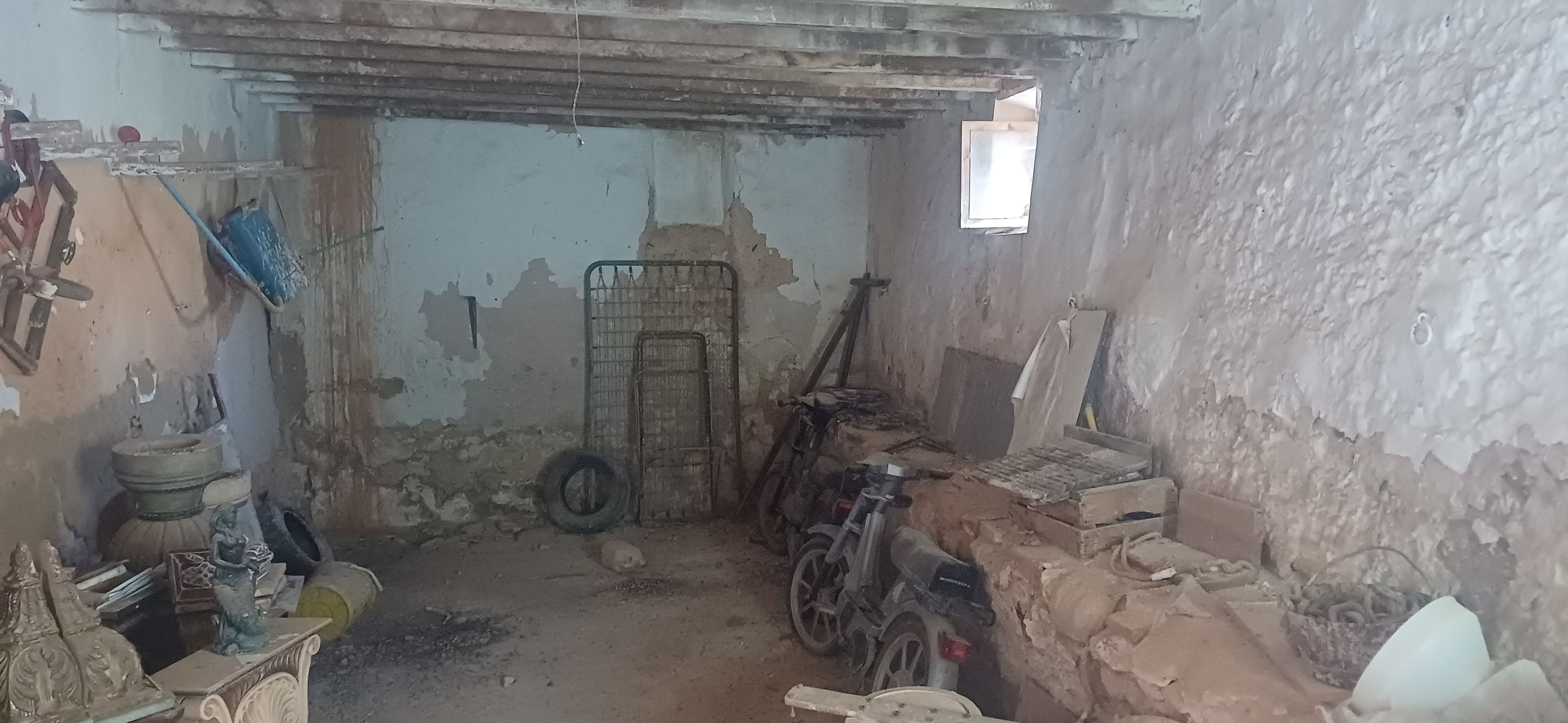 CAMPO CON CASA 157 METROS Y EN EL TERMINO DE YECLA