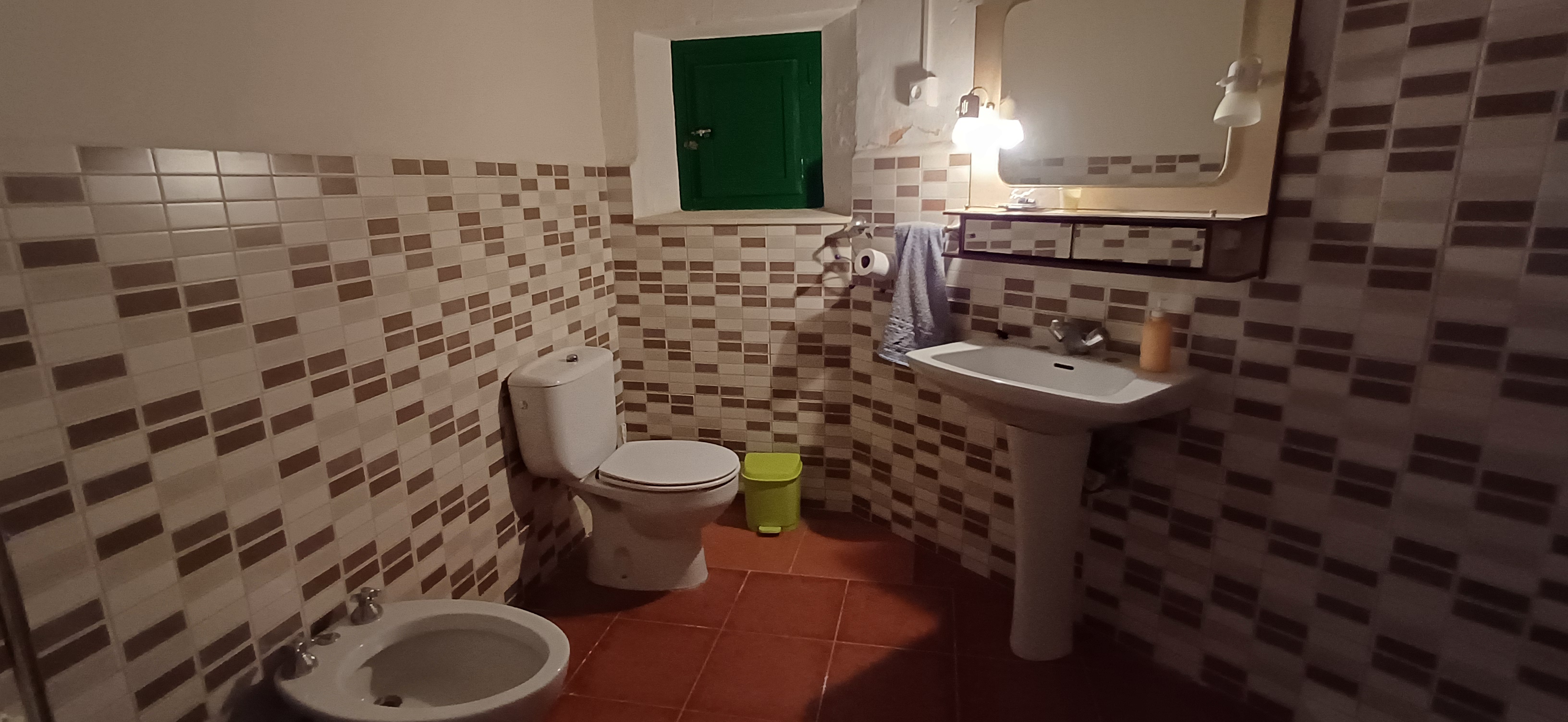 CASA DE CAMPO GRANDE,COCHERA CERRADA Y EN YECLA