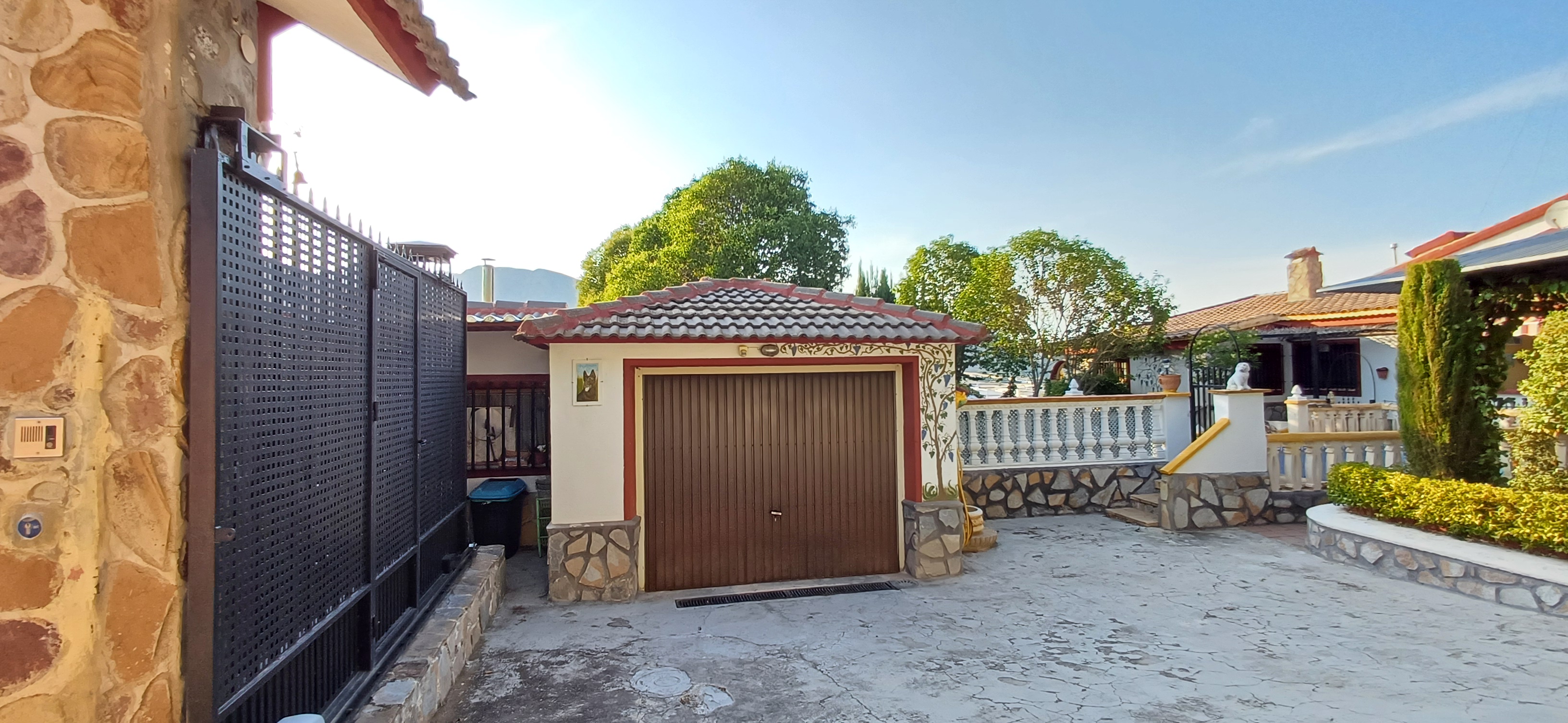 CHALET MUY CERCA DE YECLA PARA VIVIR TODO EL AÑO