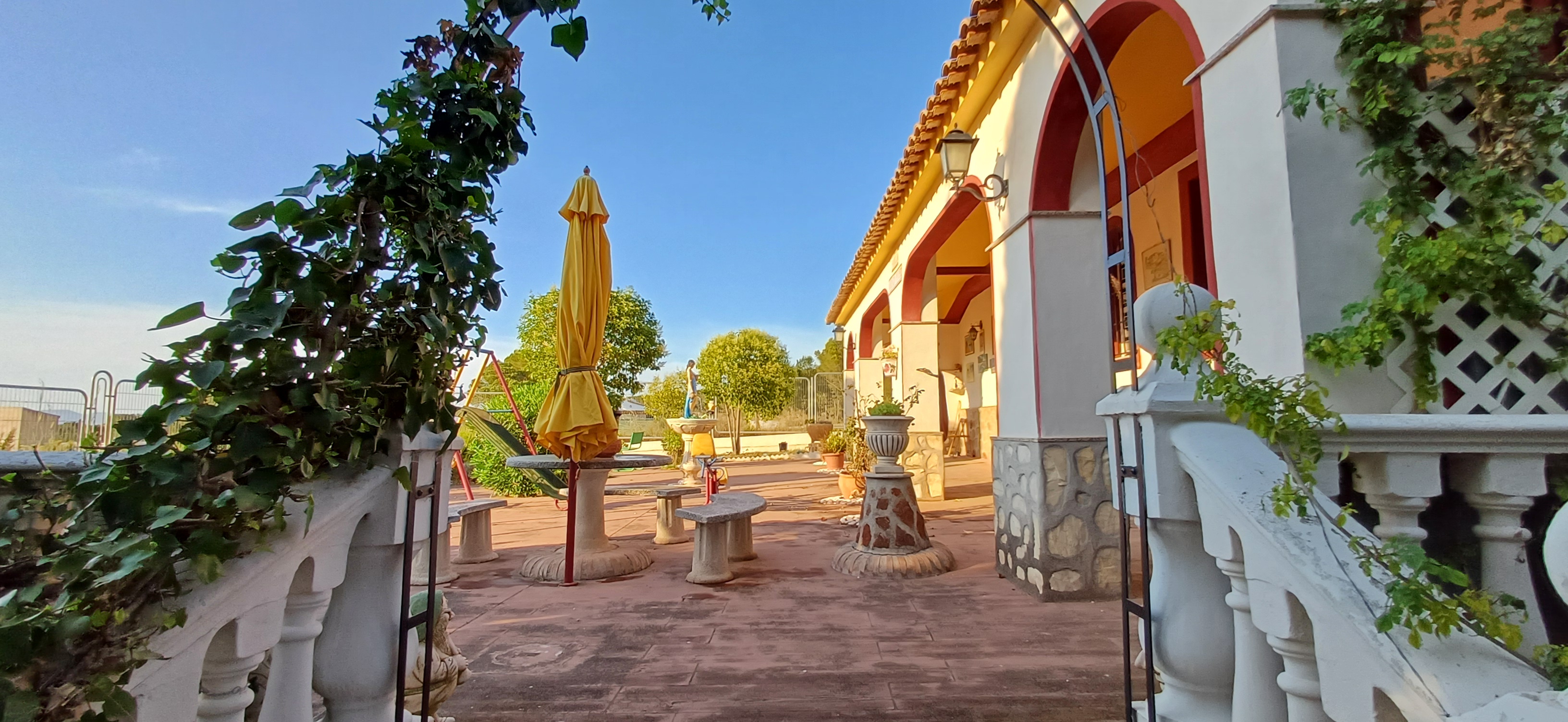 CHALET MUY CERCA DE YECLA PARA VIVIR TODO EL AÑO