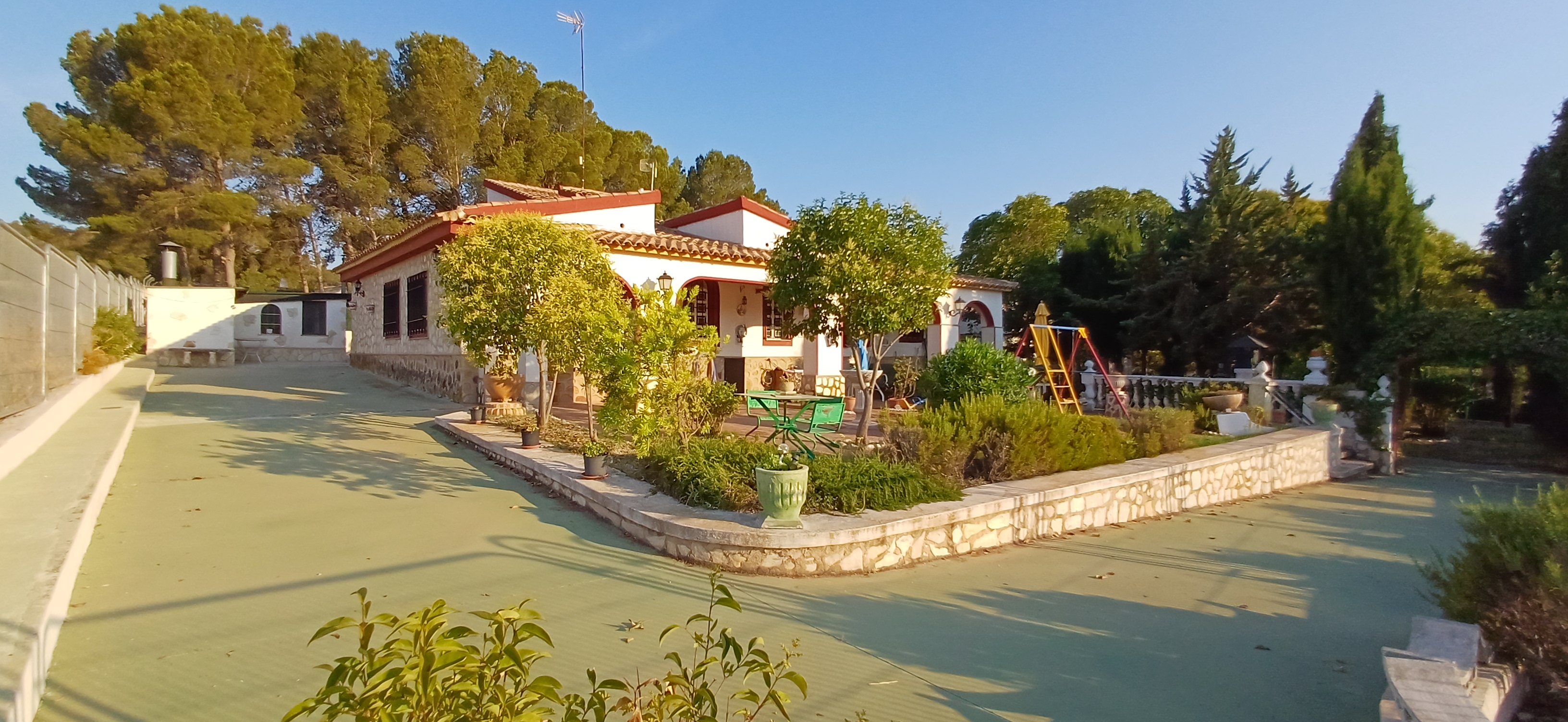 CHALET MUY CERCA DE YECLA PARA VIVIR TODO EL AÑO