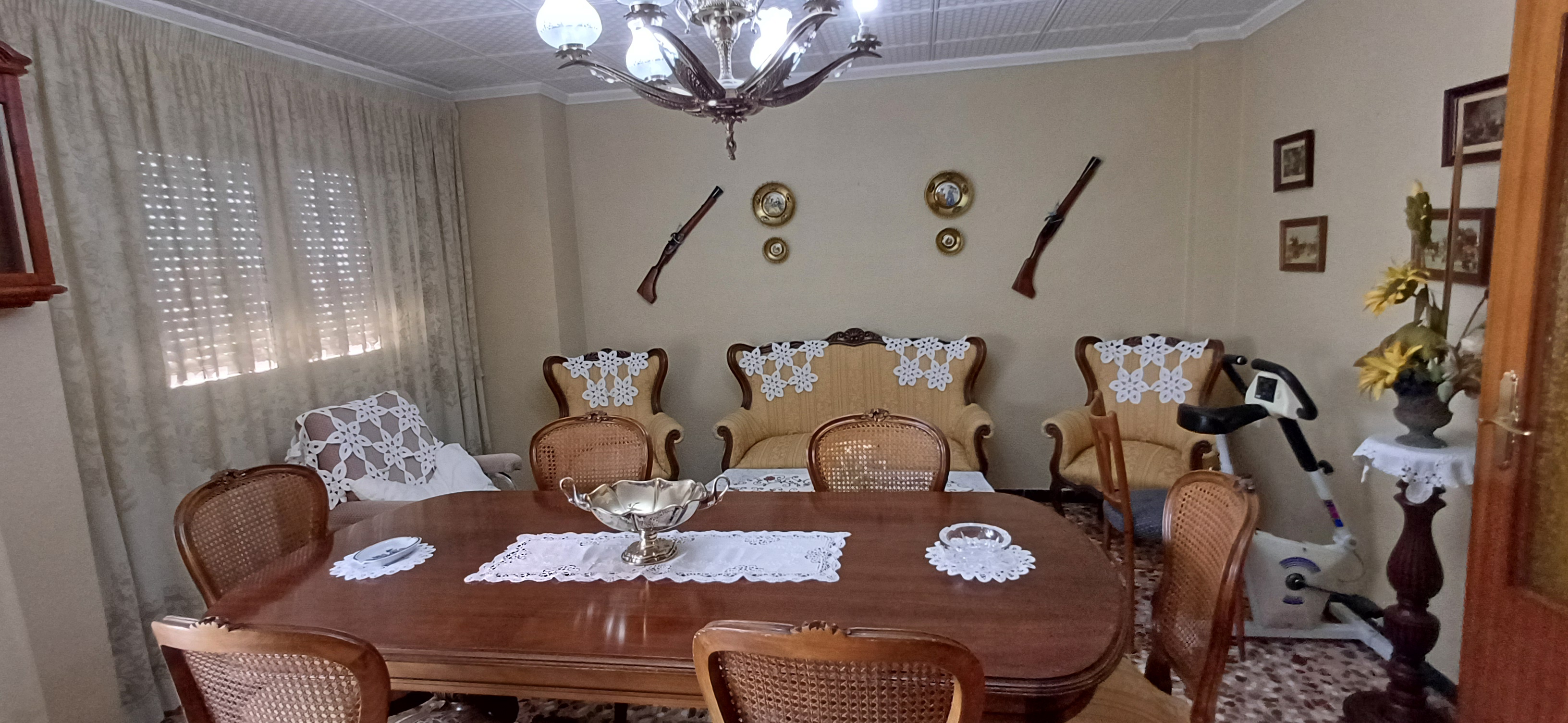 PISO CENTRICO AMUEBLADO PARA ENTRAR A VIVIR Y EN YECLA