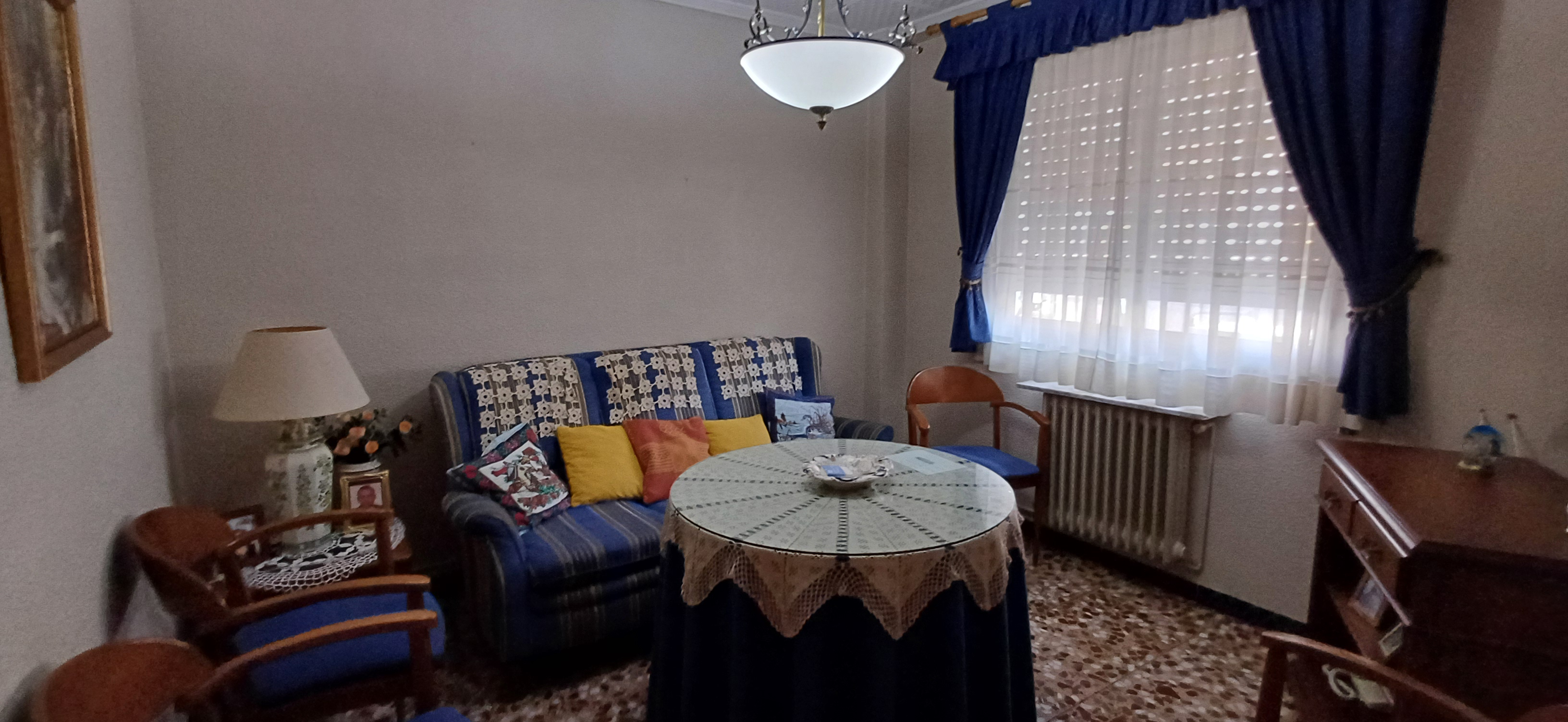 PISO CENTRICO AMUEBLADO PARA ENTRAR A VIVIR Y EN YECLA