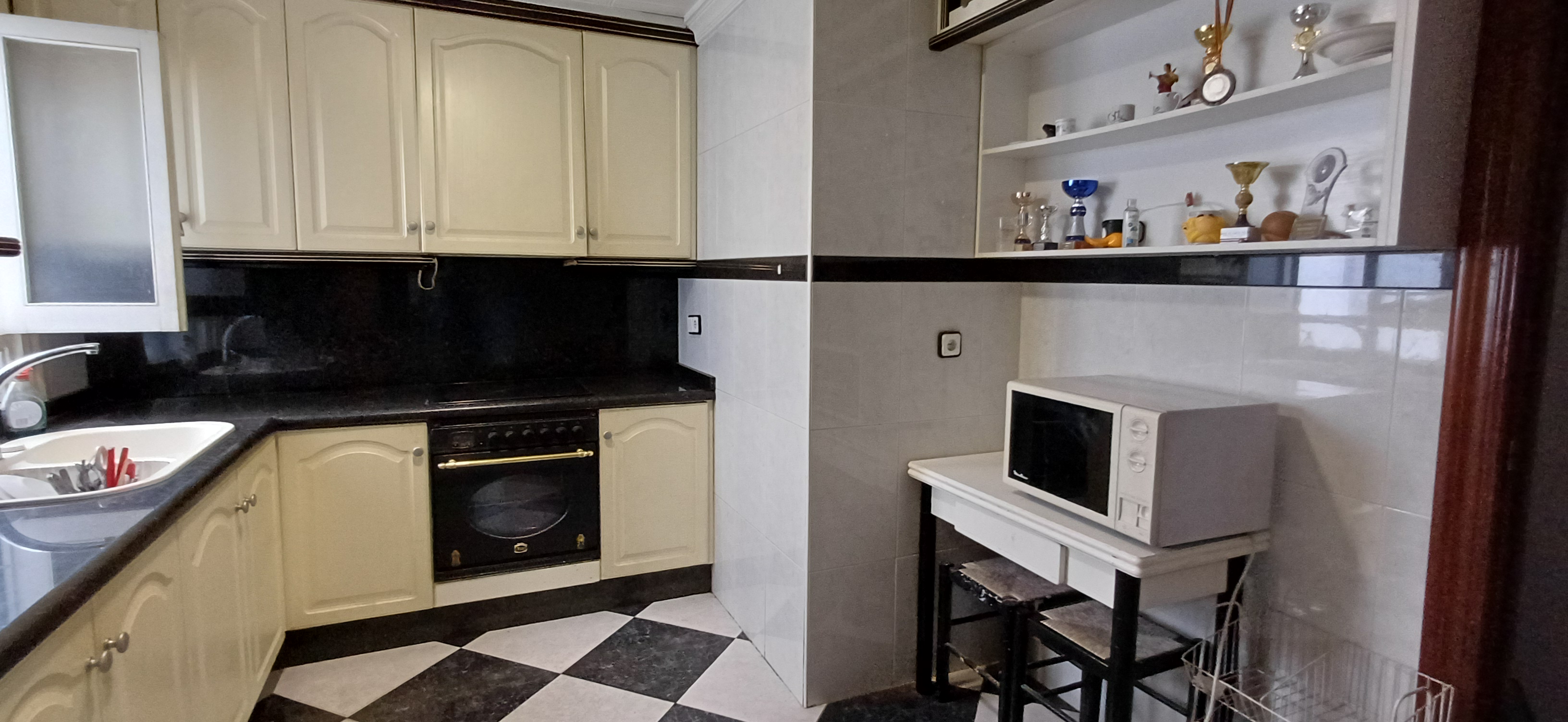 PISO CON ASCENSOR MUY CENTRICO Y EN YECLA