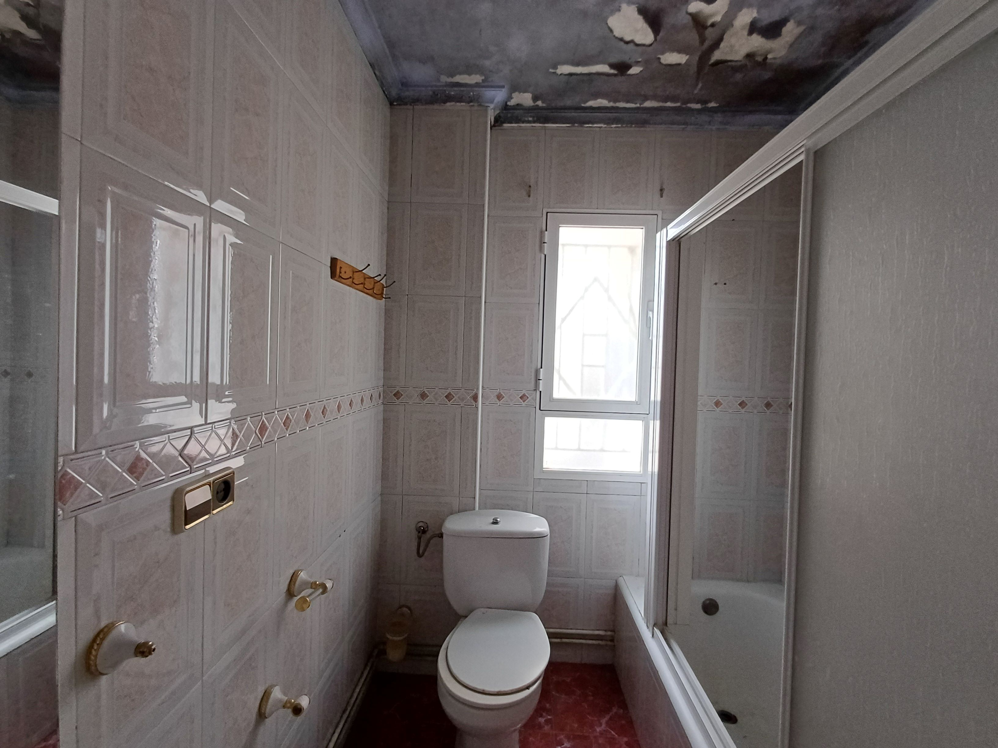 PISO EN CALLE COLON MUY CENTRICO Y EN YECLA