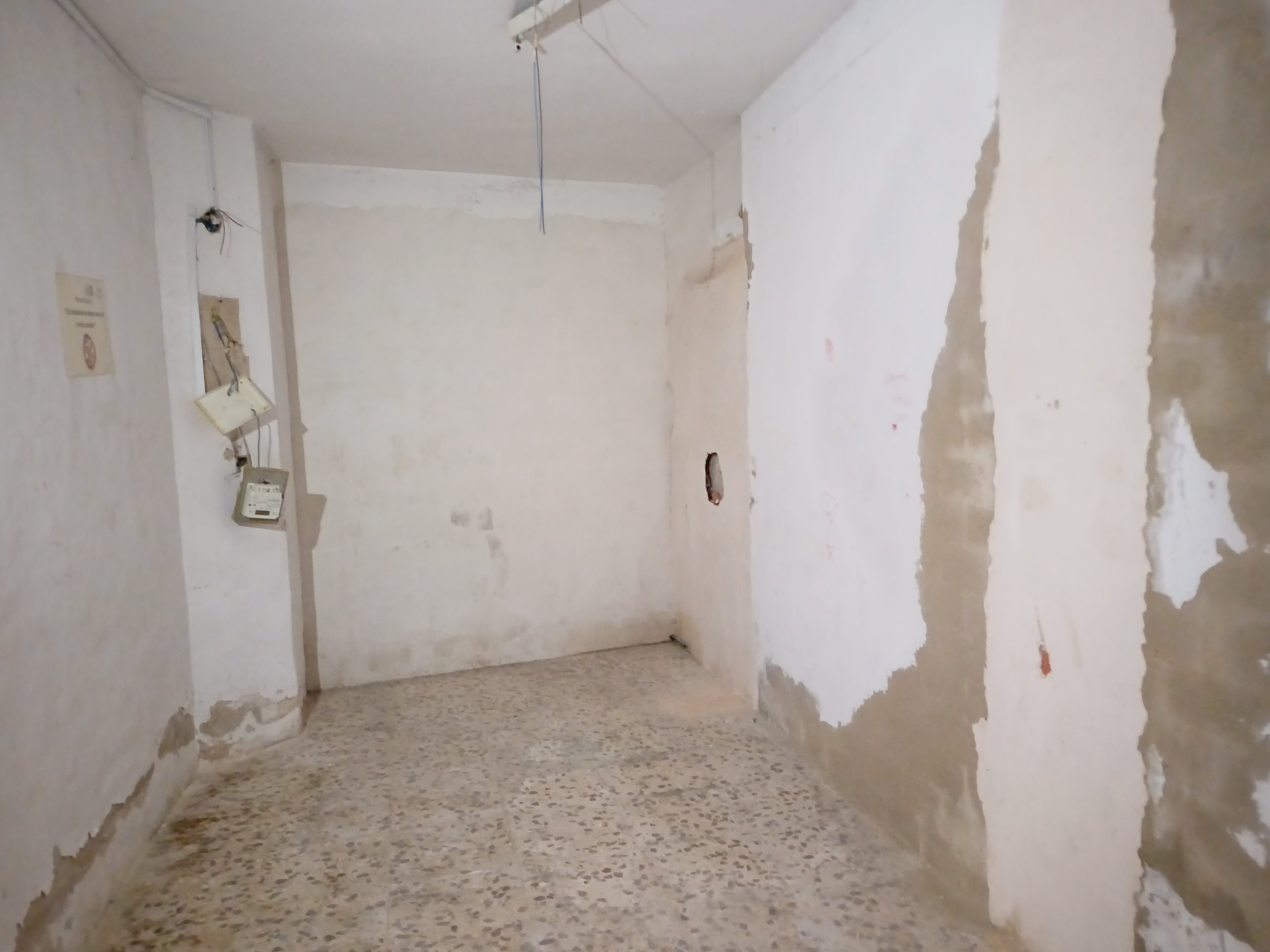 CASA INDEPENDIENTE CON COCHERA Y PATIO POR LA IGLESIA VIEJA EN YECLA