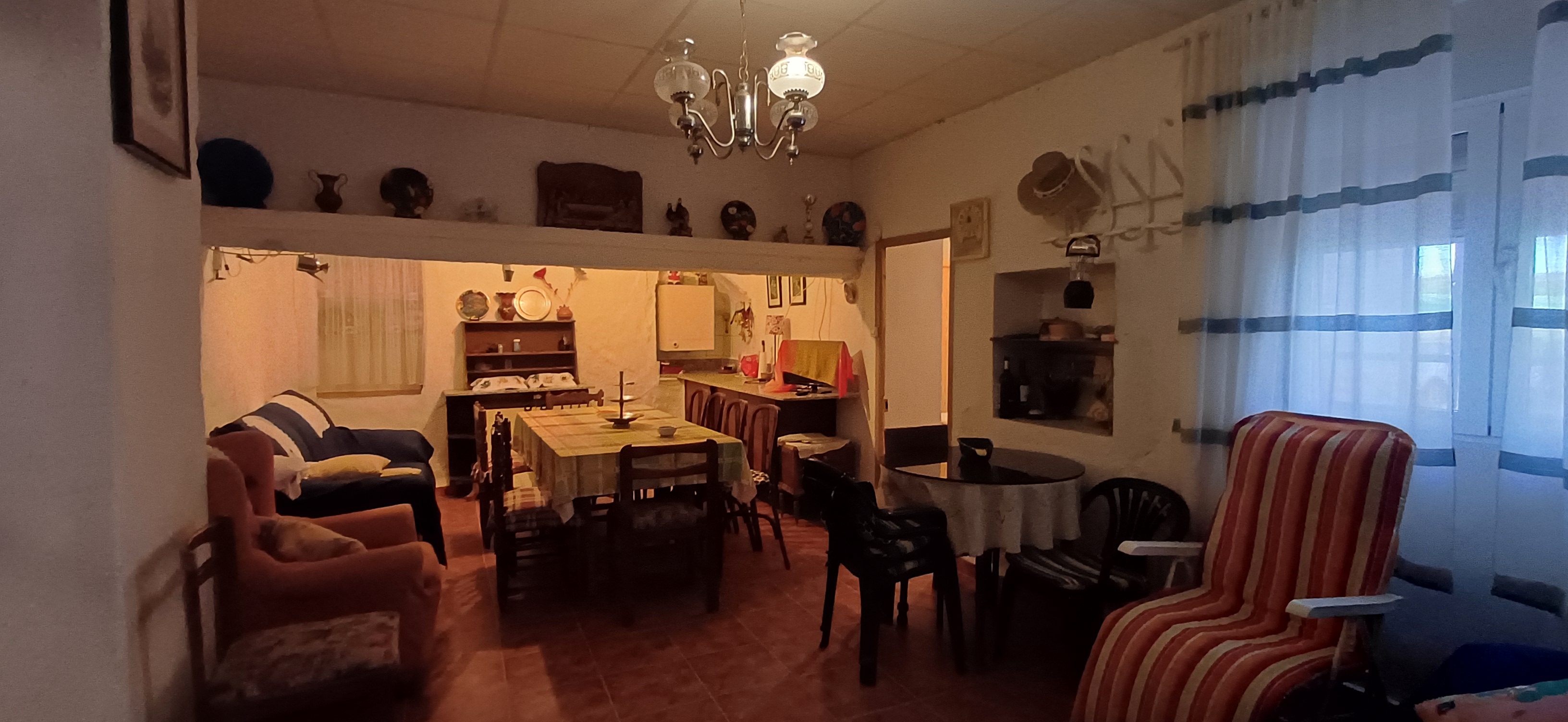 CASA DE CAMPO ADOSADA CON 2 COCHERAS CERRADAS INDEPENDIENTES Y EN YECLA