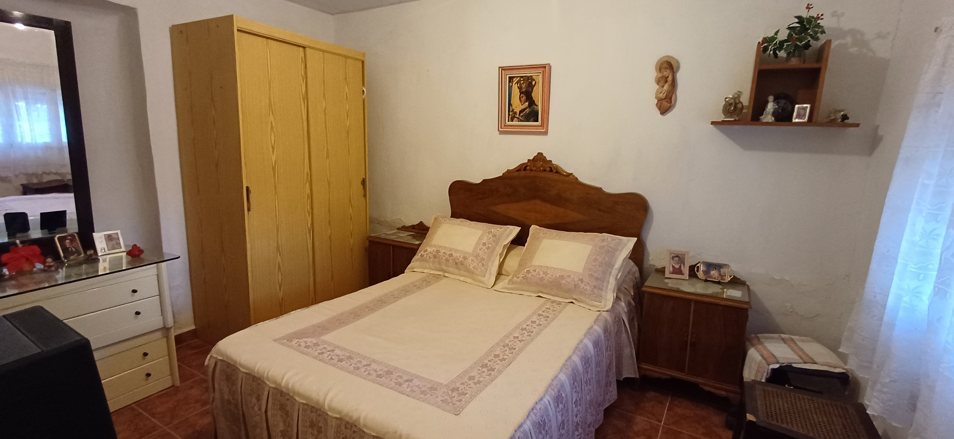 CASA DE CAMPO ADOSADA CON 2 COCHERAS CERRADAS INDEPENDIENTES Y EN YECLA