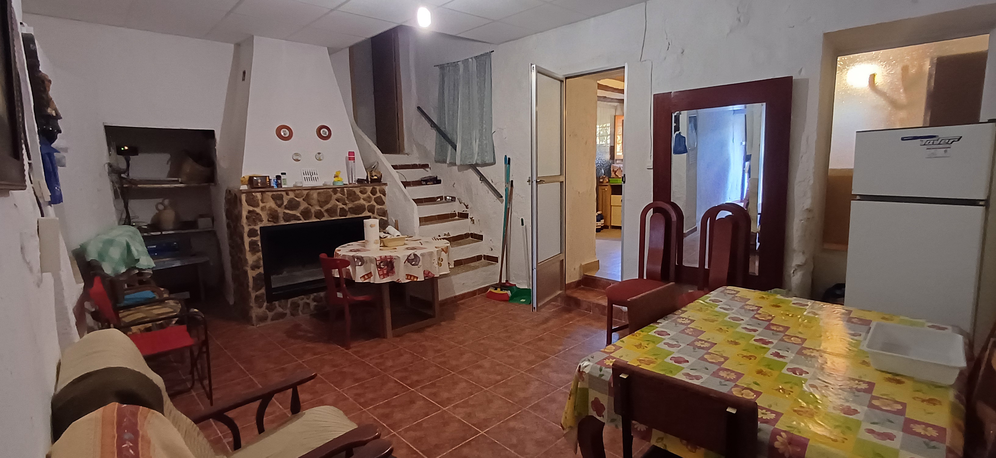 CASA DE CAMPO ADOSADA CON 2 COCHERAS CERRADAS INDEPENDIENTES Y EN YECLA