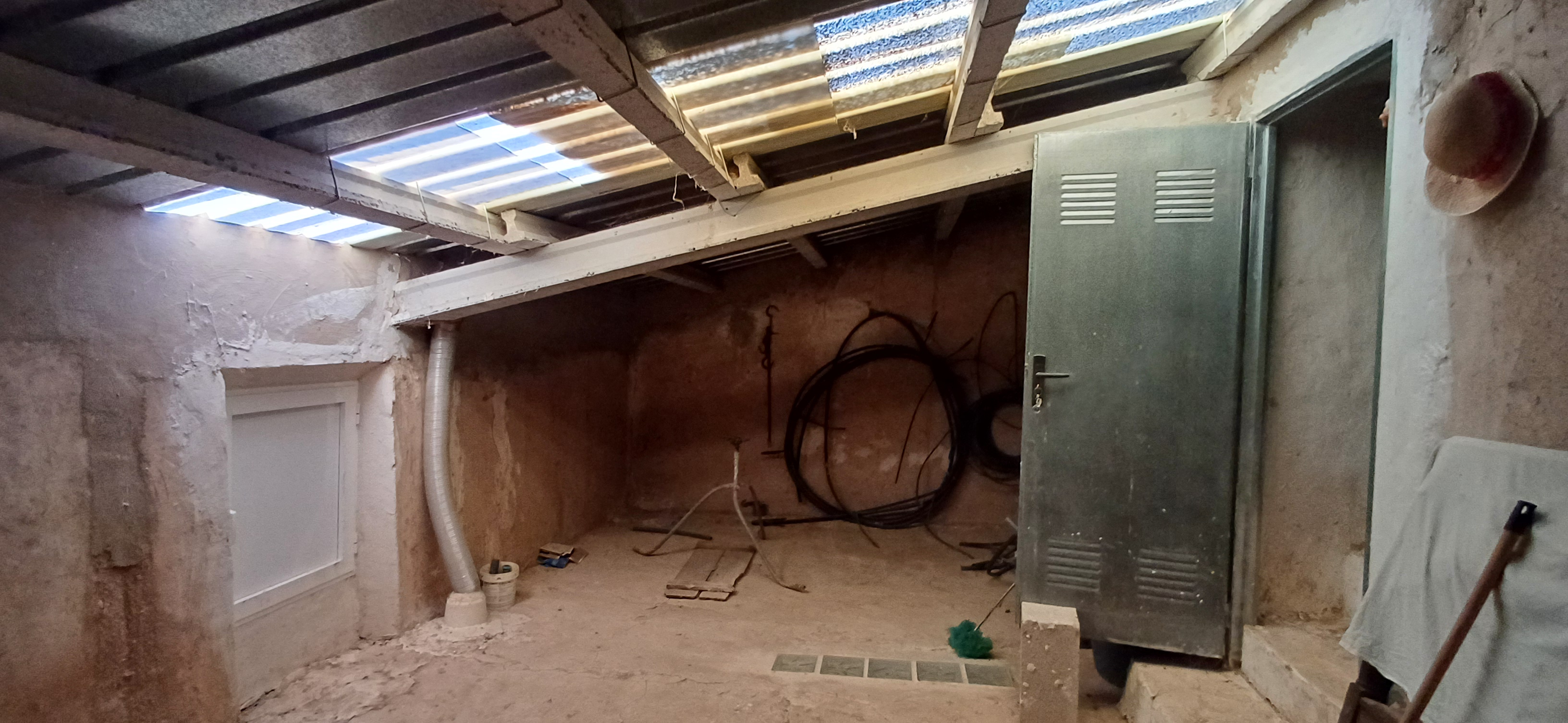 CASA DE CAMPO ADOSADA CON 2 COCHERAS CERRADAS INDEPENDIENTES Y EN YECLA