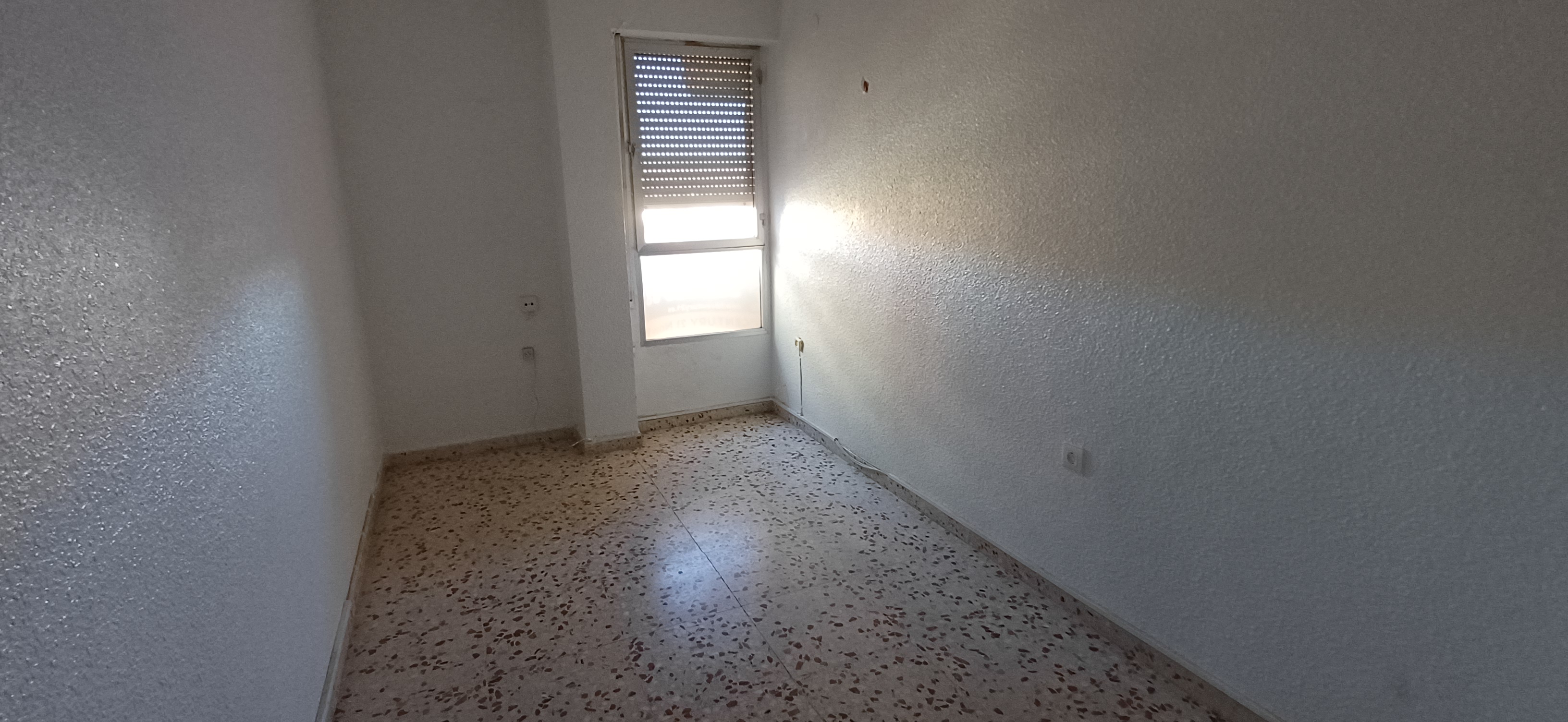 PISO JUNTO AL HOSPITAL Y A LA FERIA DEL MUEBLE DE YECLA.