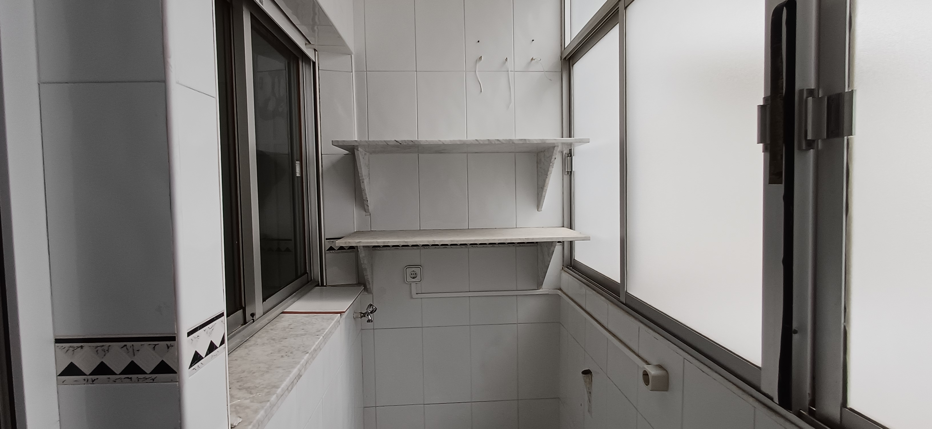 PISO JUNTO AL HOSPITAL Y A LA FERIA DEL MUEBLE DE YECLA.