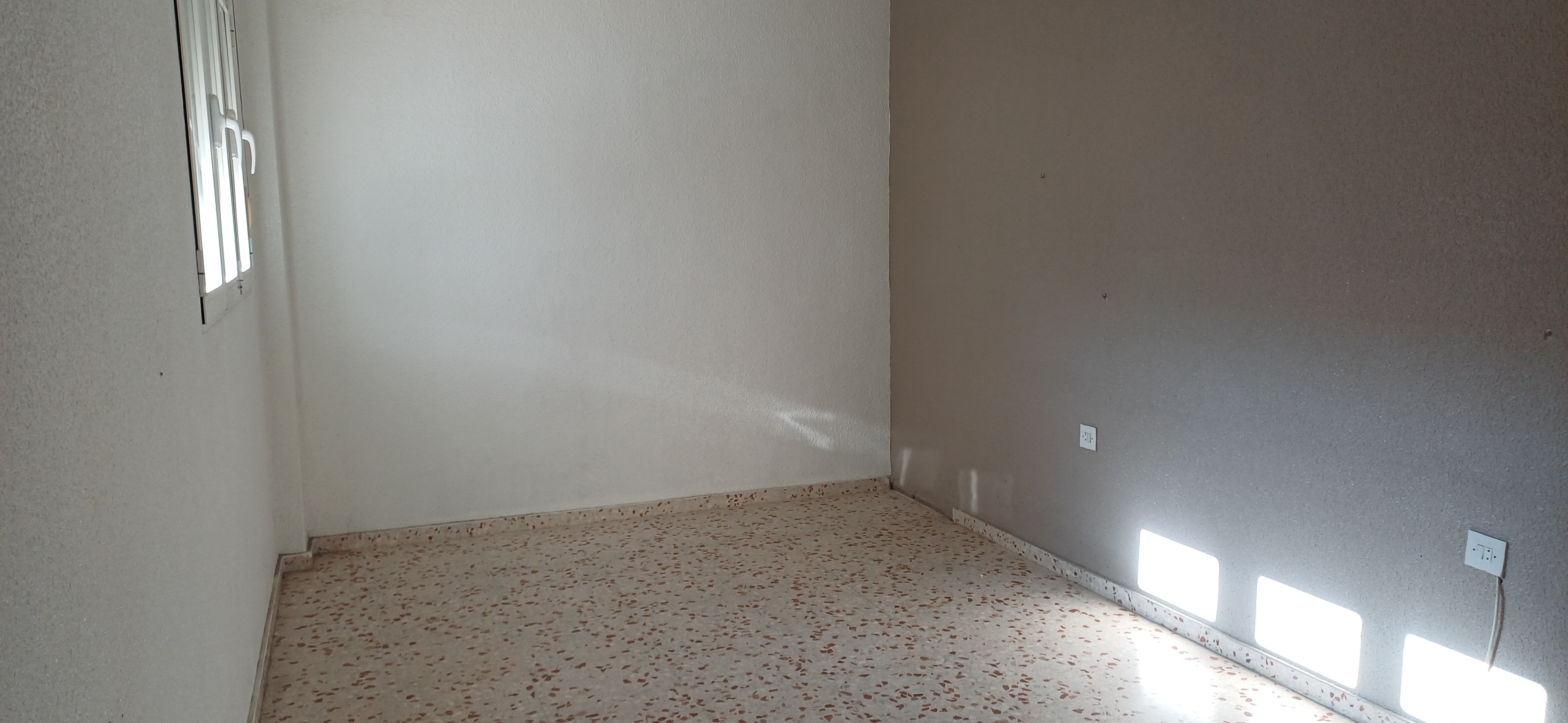 PISO JUNTO AL HOSPITAL Y A LA FERIA DEL MUEBLE DE YECLA.