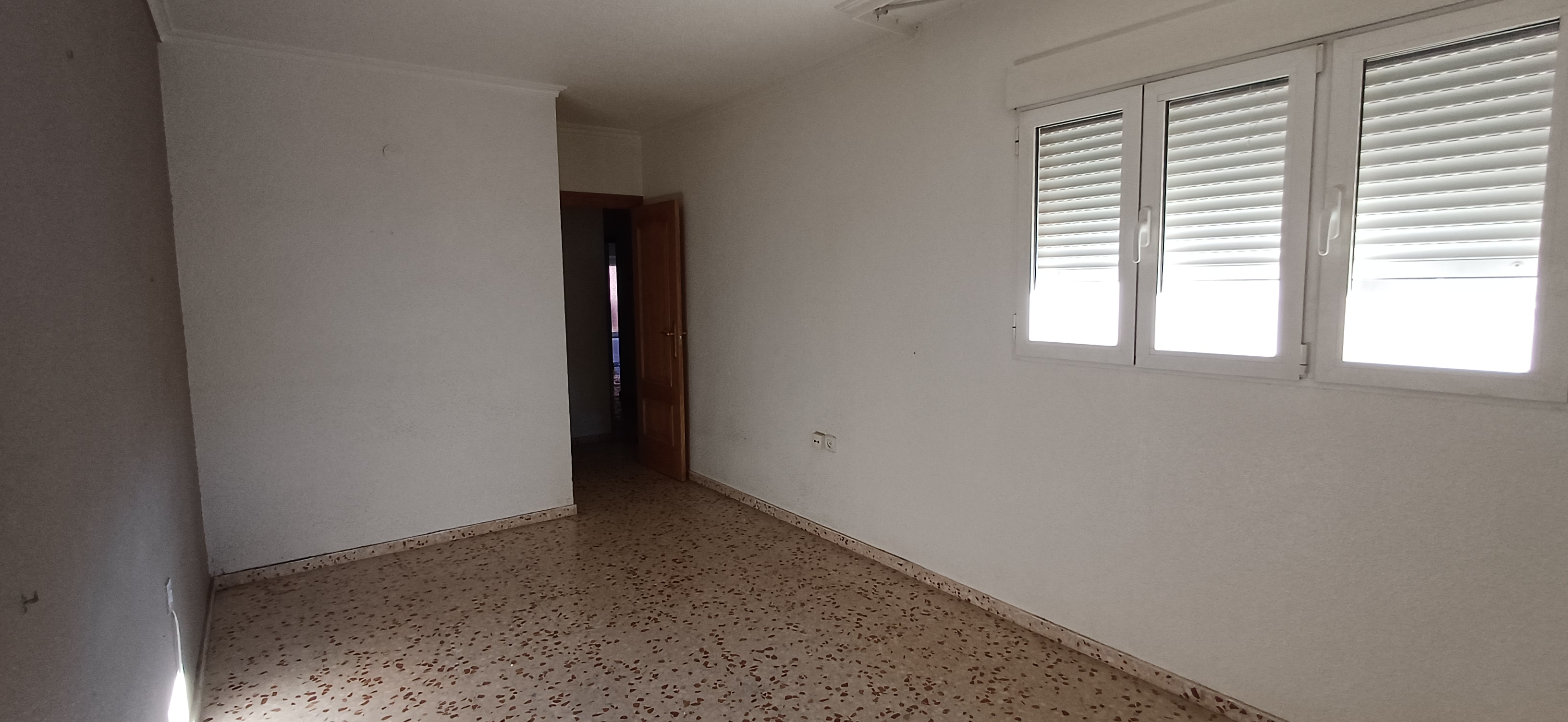 PISO JUNTO AL HOSPITAL Y A LA FERIA DEL MUEBLE DE YECLA.