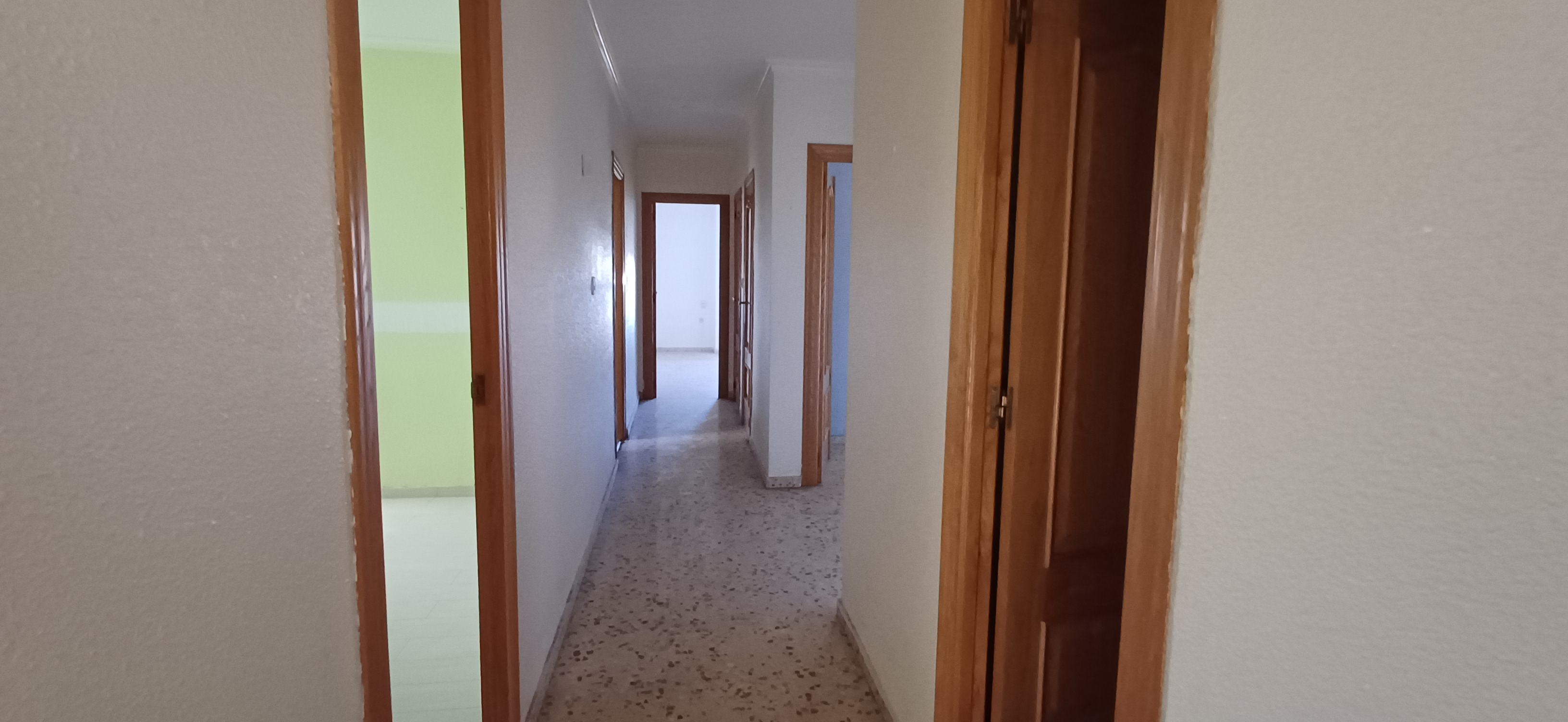 PISO JUNTO AL HOSPITAL Y A LA FERIA DEL MUEBLE DE YECLA.