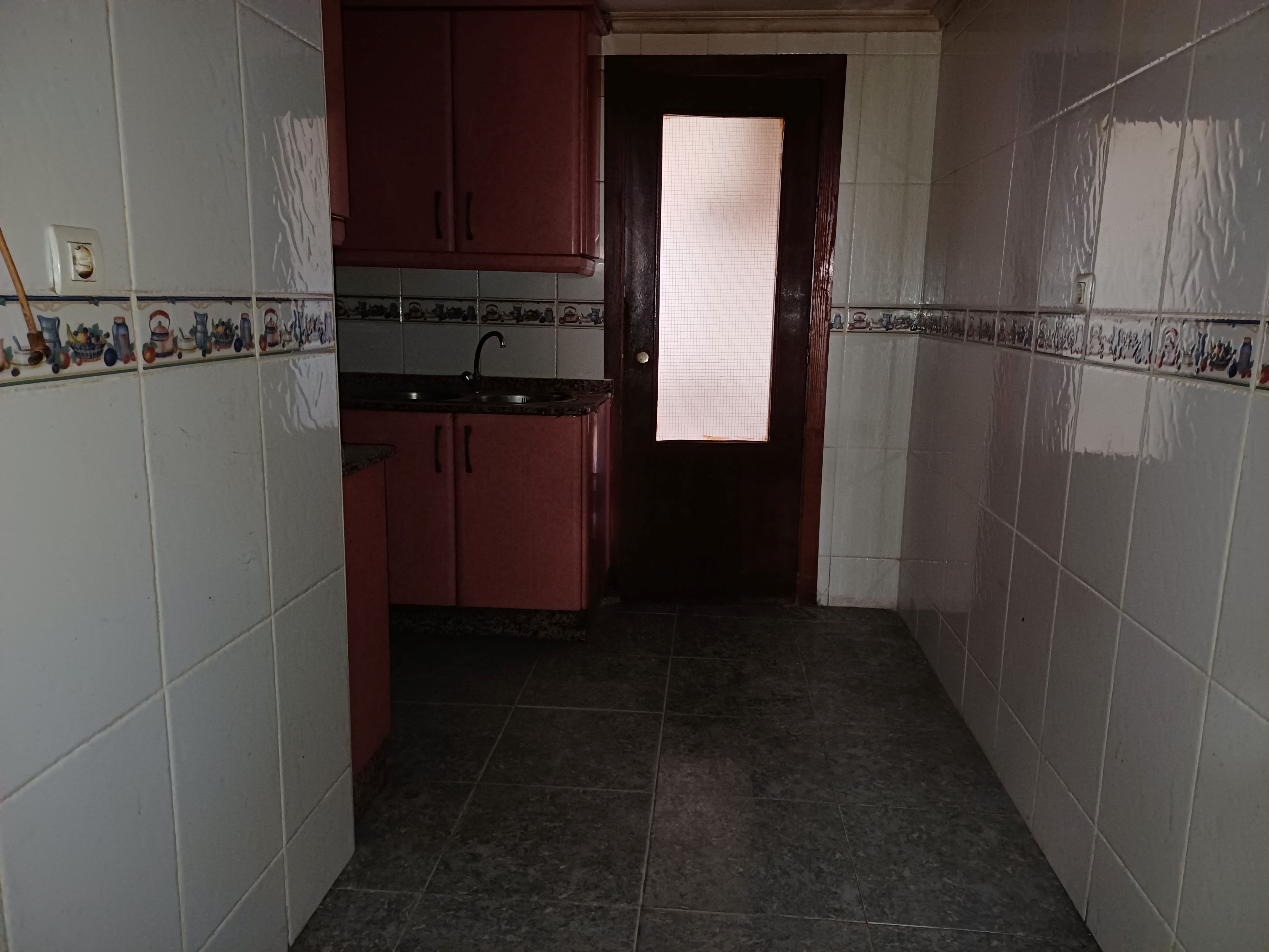 CASA EN PLANTA BAJA EN ESQUINA Y MUY CERCA DEL UVEN Y EN YECLA