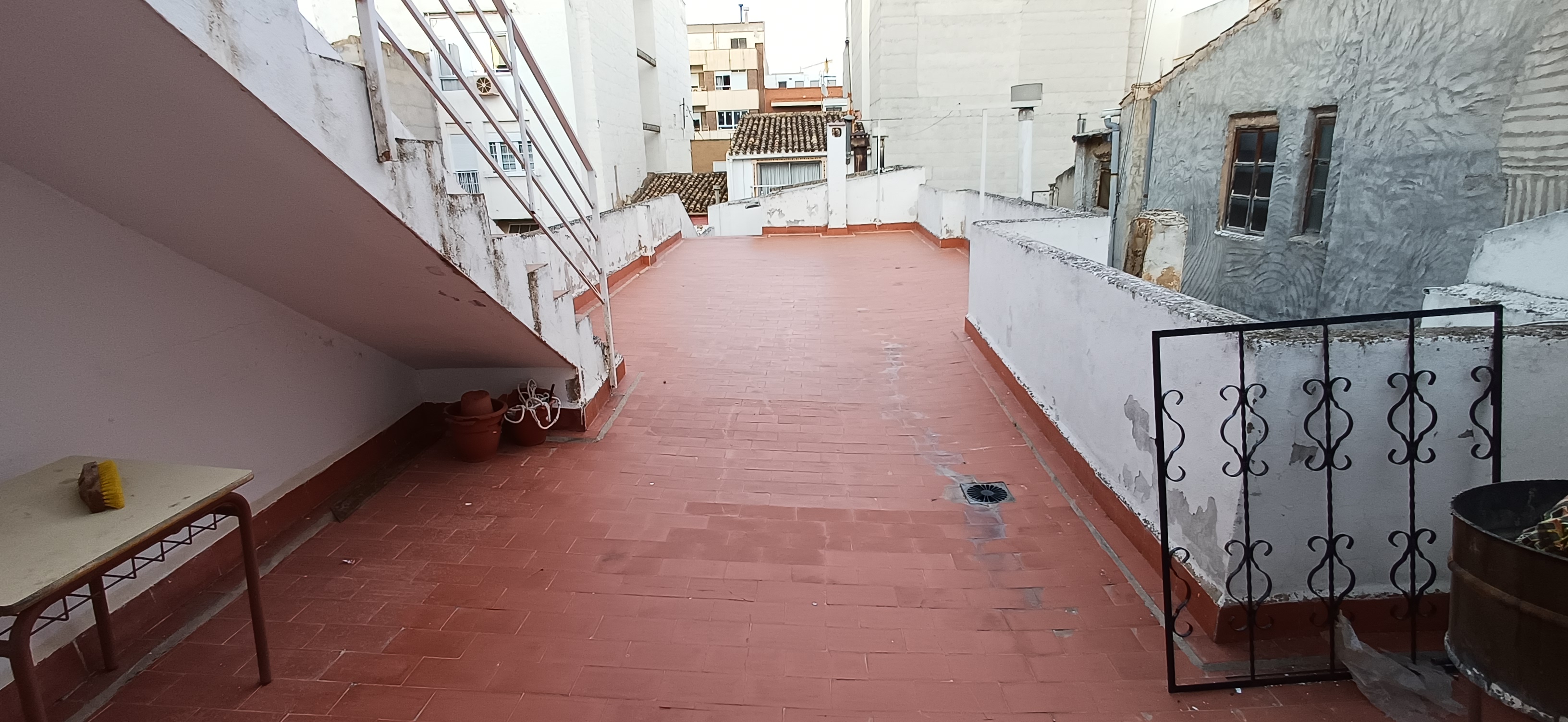 DUPLEX INDEPENDIENTE JUNTO A LA PLAZA DE SAN CAYETANO Y EN YECLA