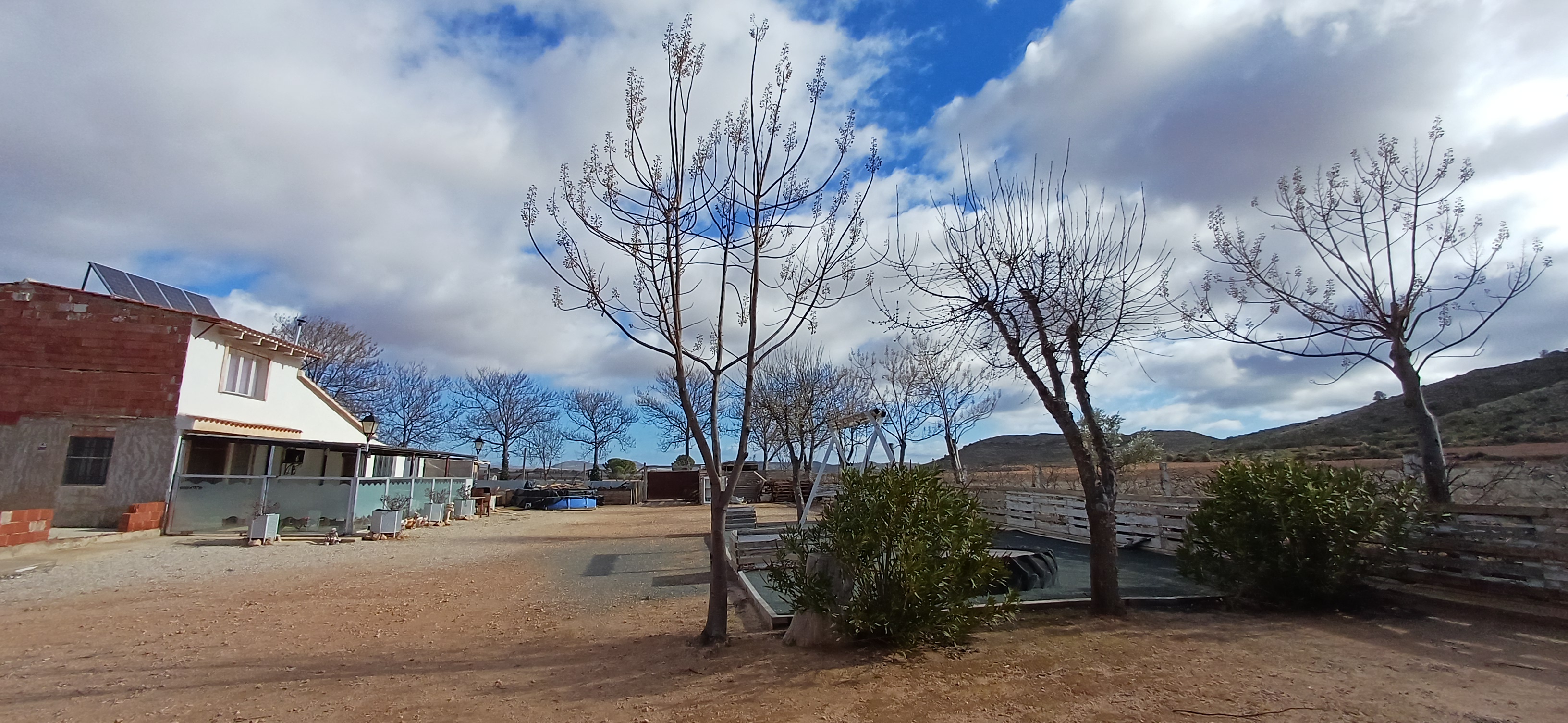 CHALET PARA VIVIR TODO EL AÑO Y EN YECLA