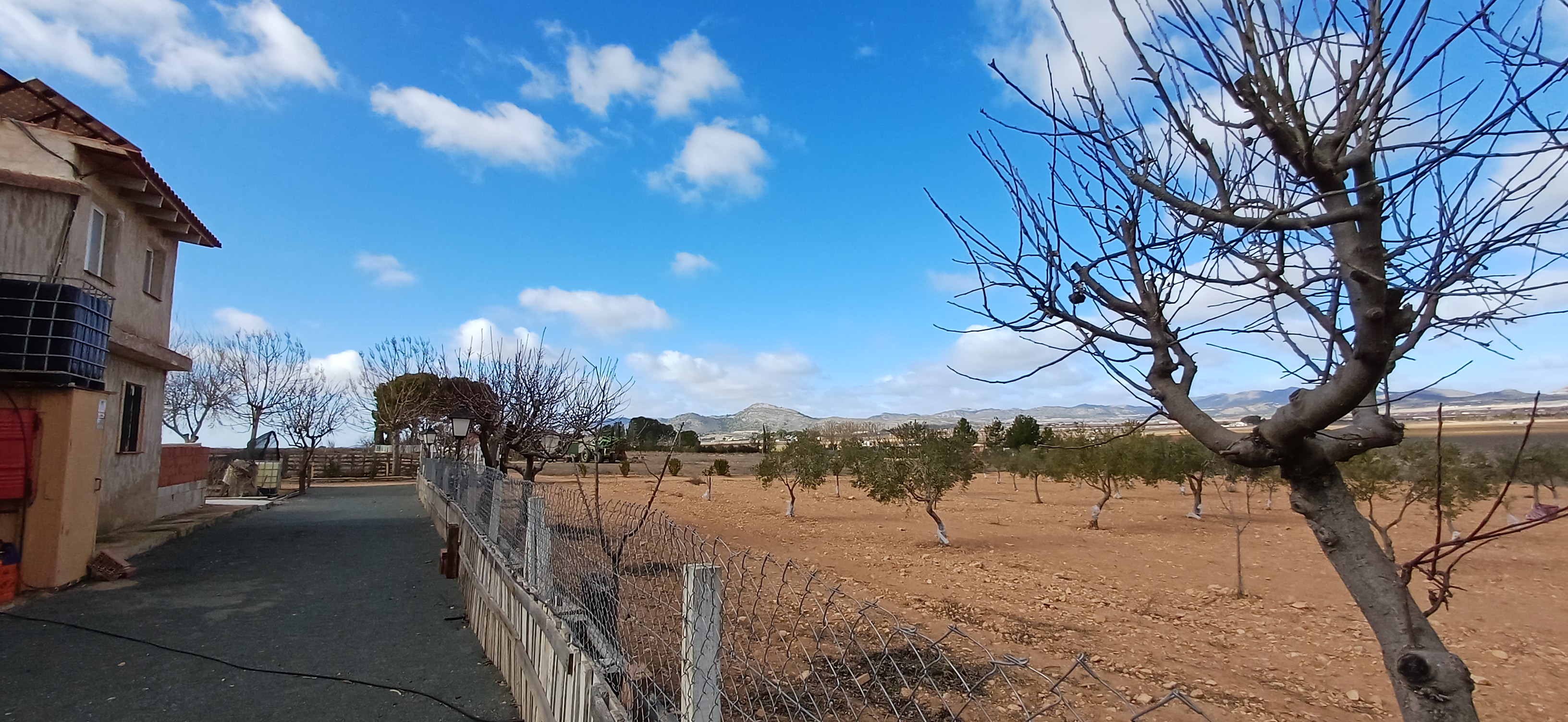 CHALET PARA VIVIR TODO EL AÑO Y EN YECLA