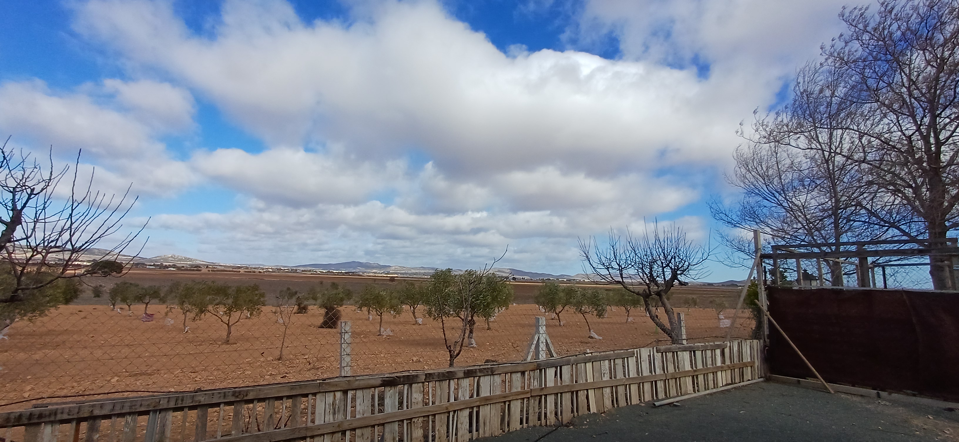 CHALET PARA VIVIR TODO EL AÑO Y EN YECLA
