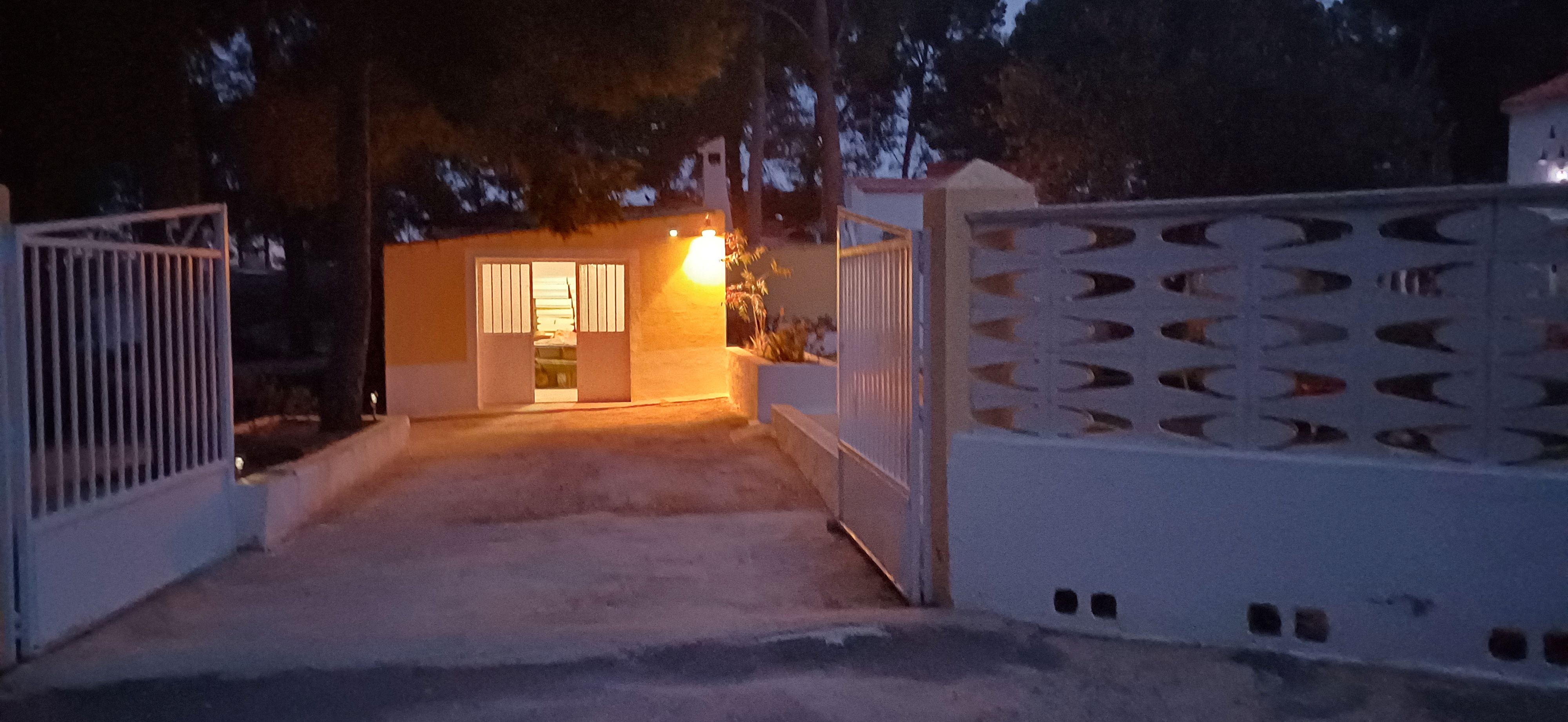 CHALE A SOLO 1 KM DE YECLA PARA VIVIR TODO EL AÑO.
