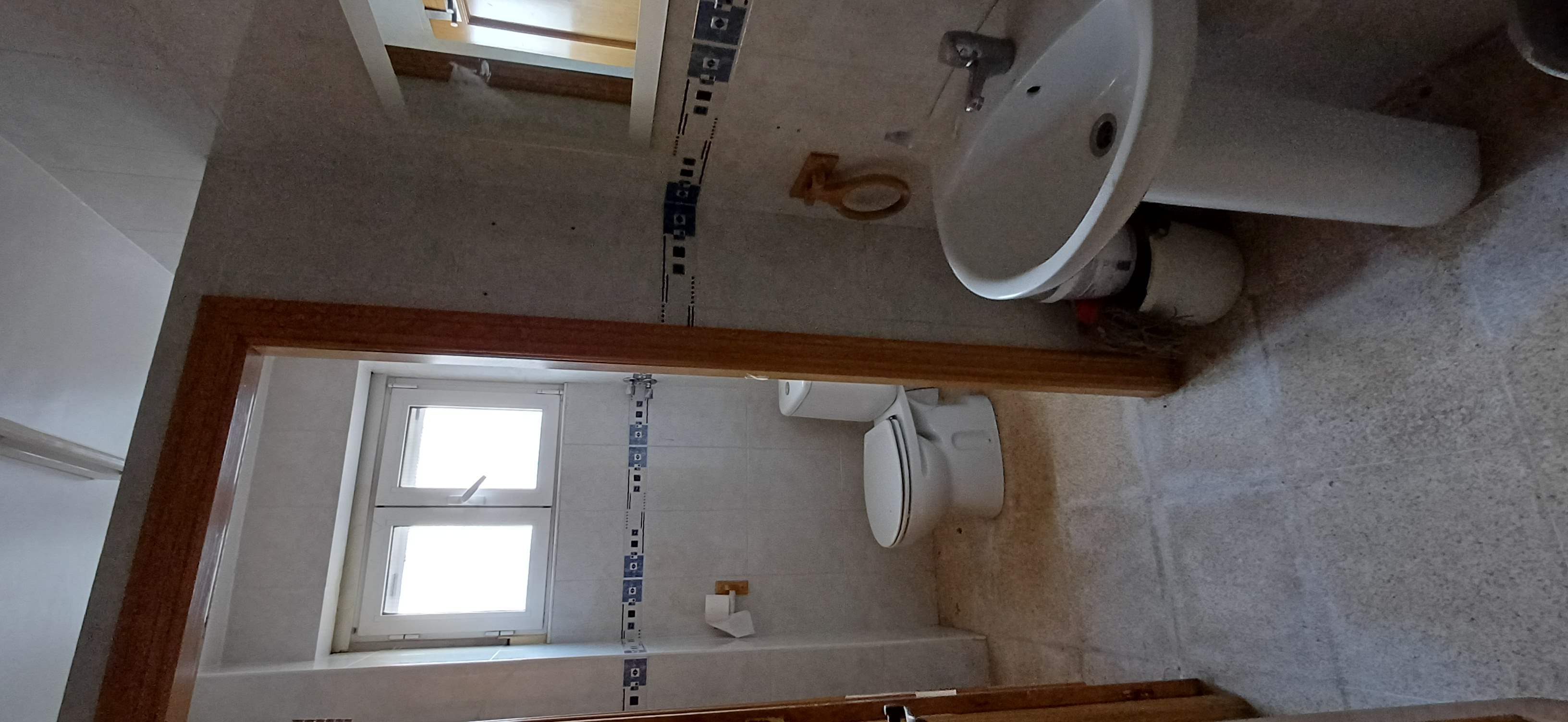 CASA EN 2 PLANTAS INDEPENDIENTE PARA HACER ARREGLOS Y EN YECLA