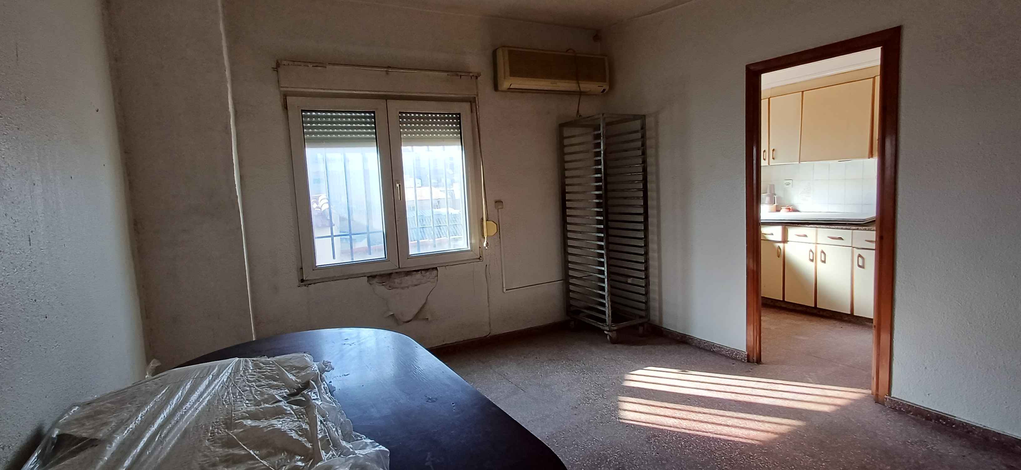 CASA EN 2 PLANTAS INDEPENDIENTE PARA HACER ARREGLOS Y EN YECLA