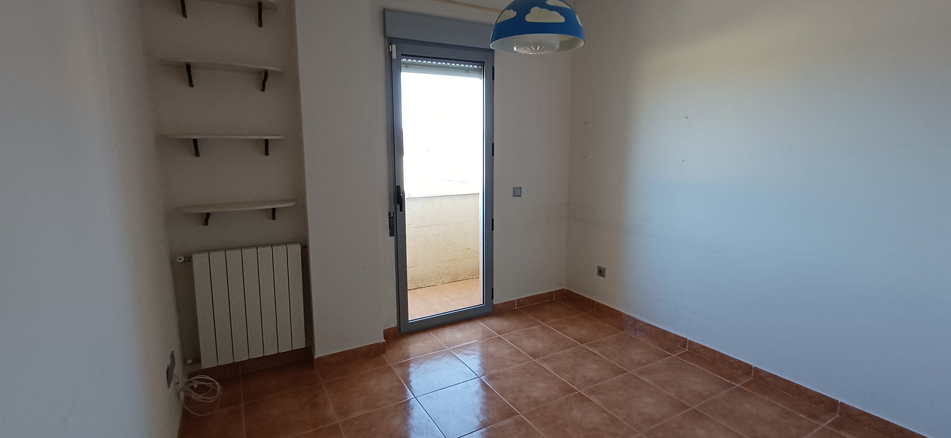 PISO MUY NUEVO EN ZONA PLAZA DE TOROS Y EN YECLA