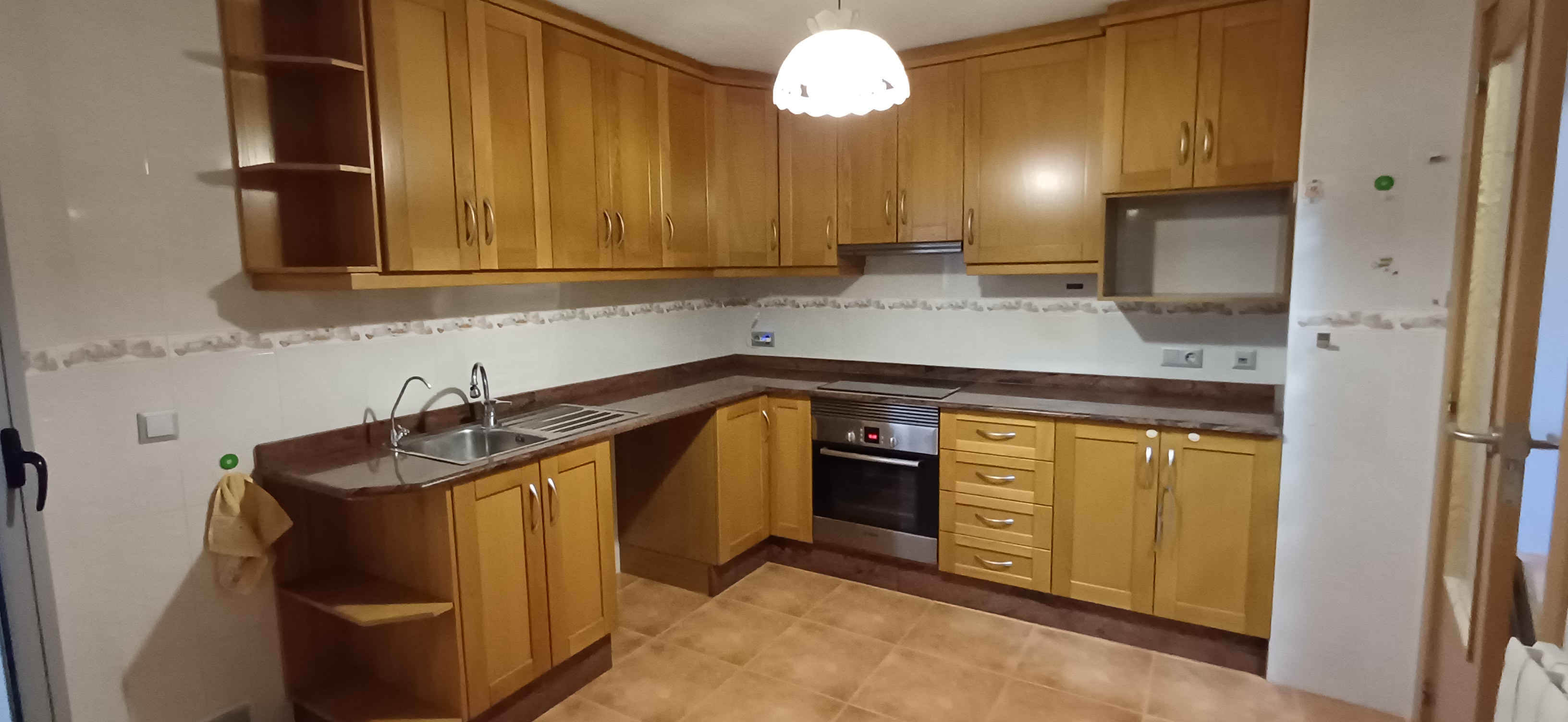 PISO MUY NUEVO EN ZONA PLAZA DE TOROS Y EN YECLA