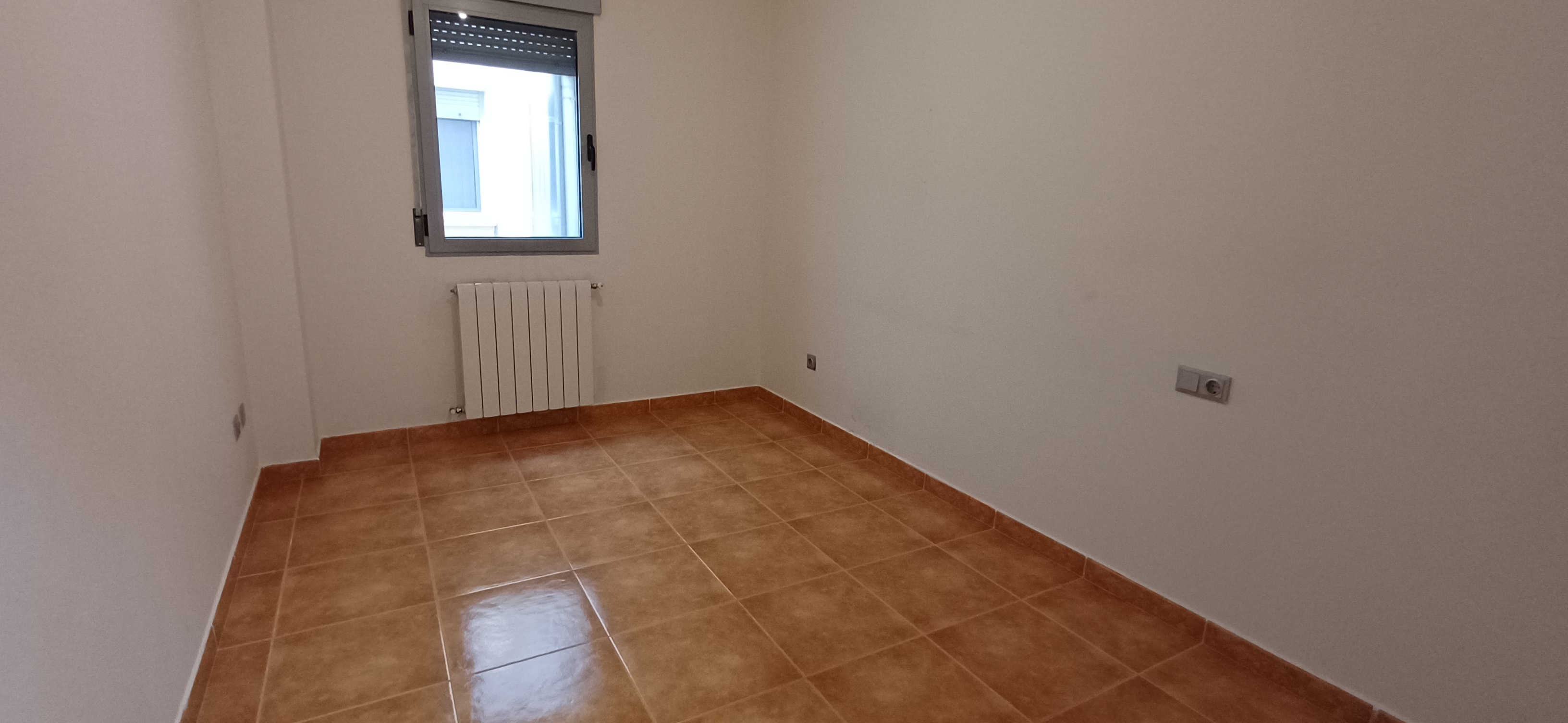 PISO MUY NUEVO EN ZONA PLAZA DE TOROS Y EN YECLA