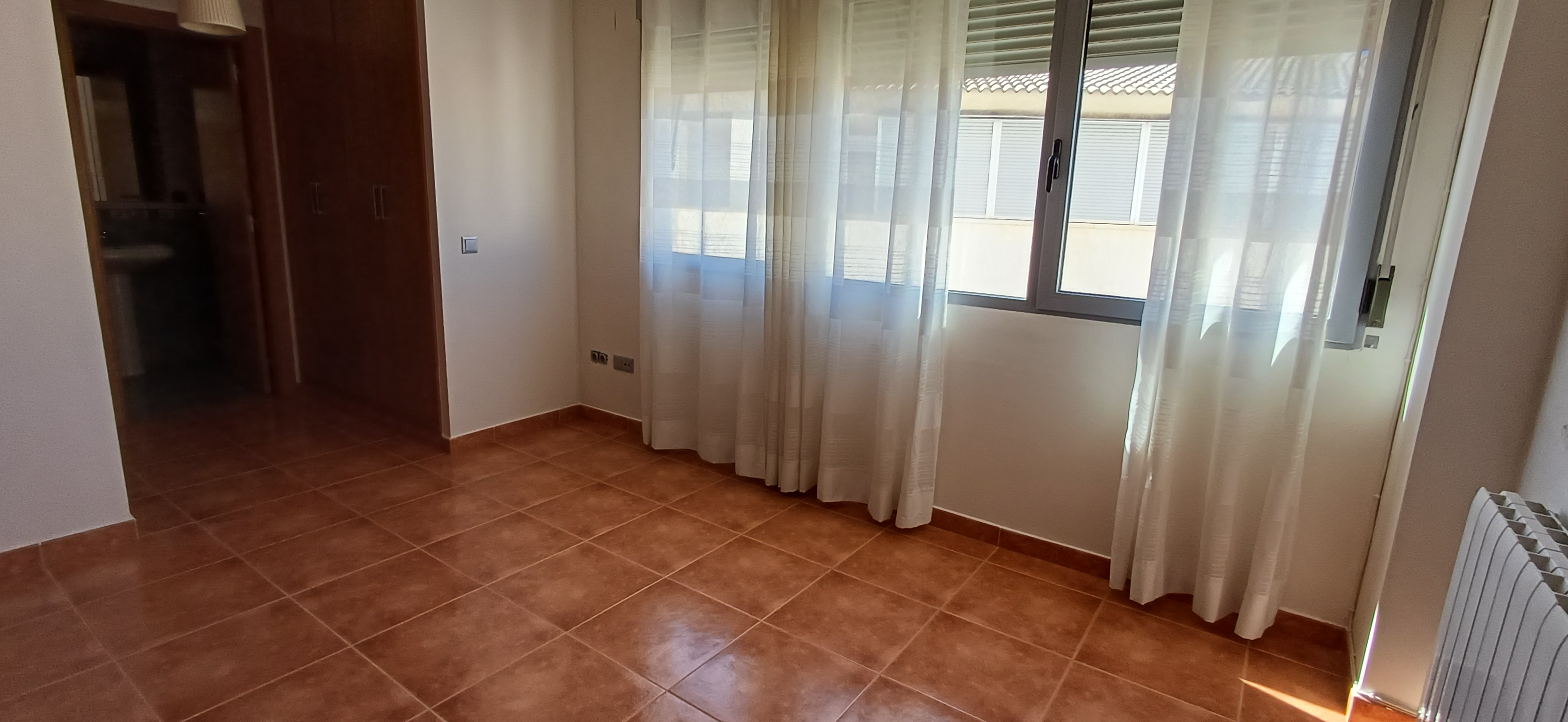 PISO MUY NUEVO EN ZONA PLAZA DE TOROS Y EN YECLA