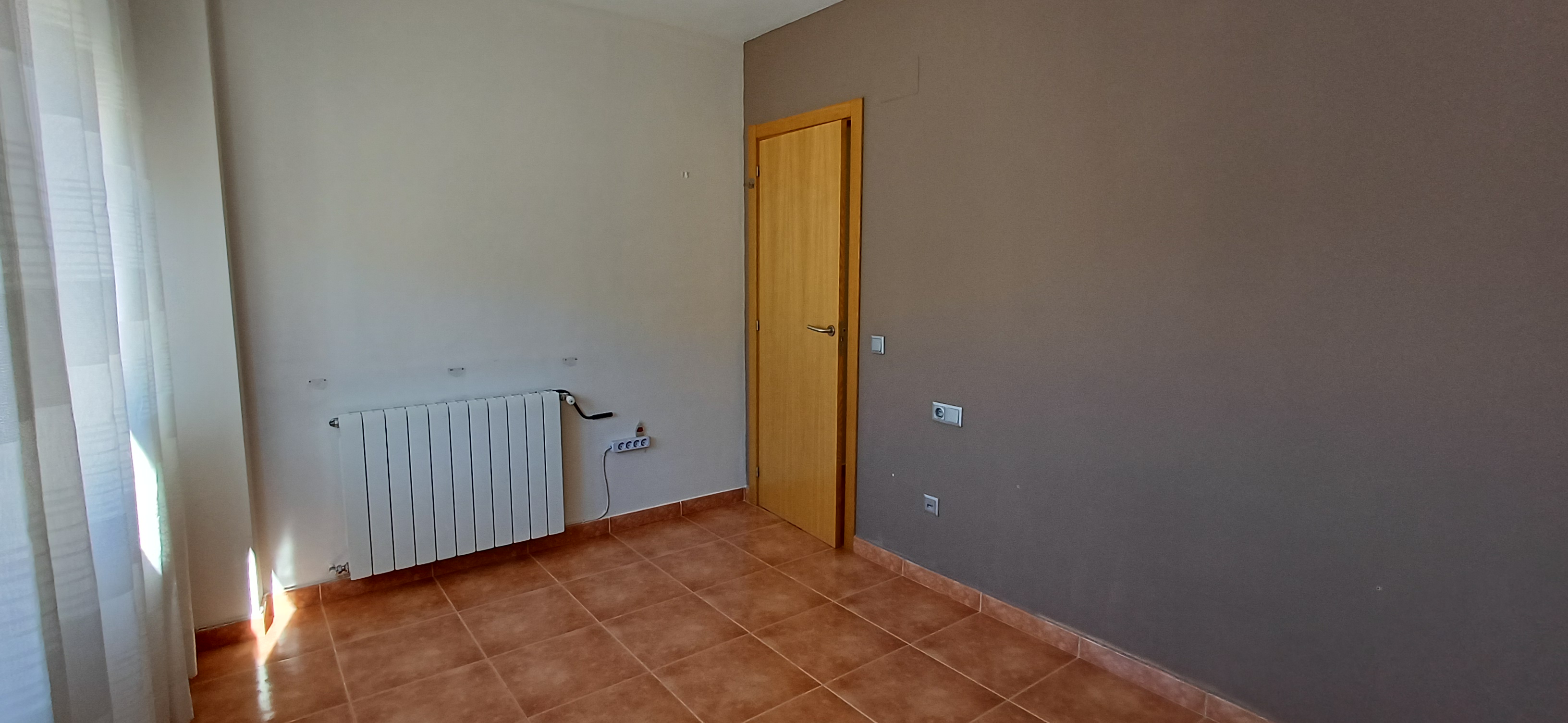 PISO MUY NUEVO EN ZONA PLAZA DE TOROS Y EN YECLA