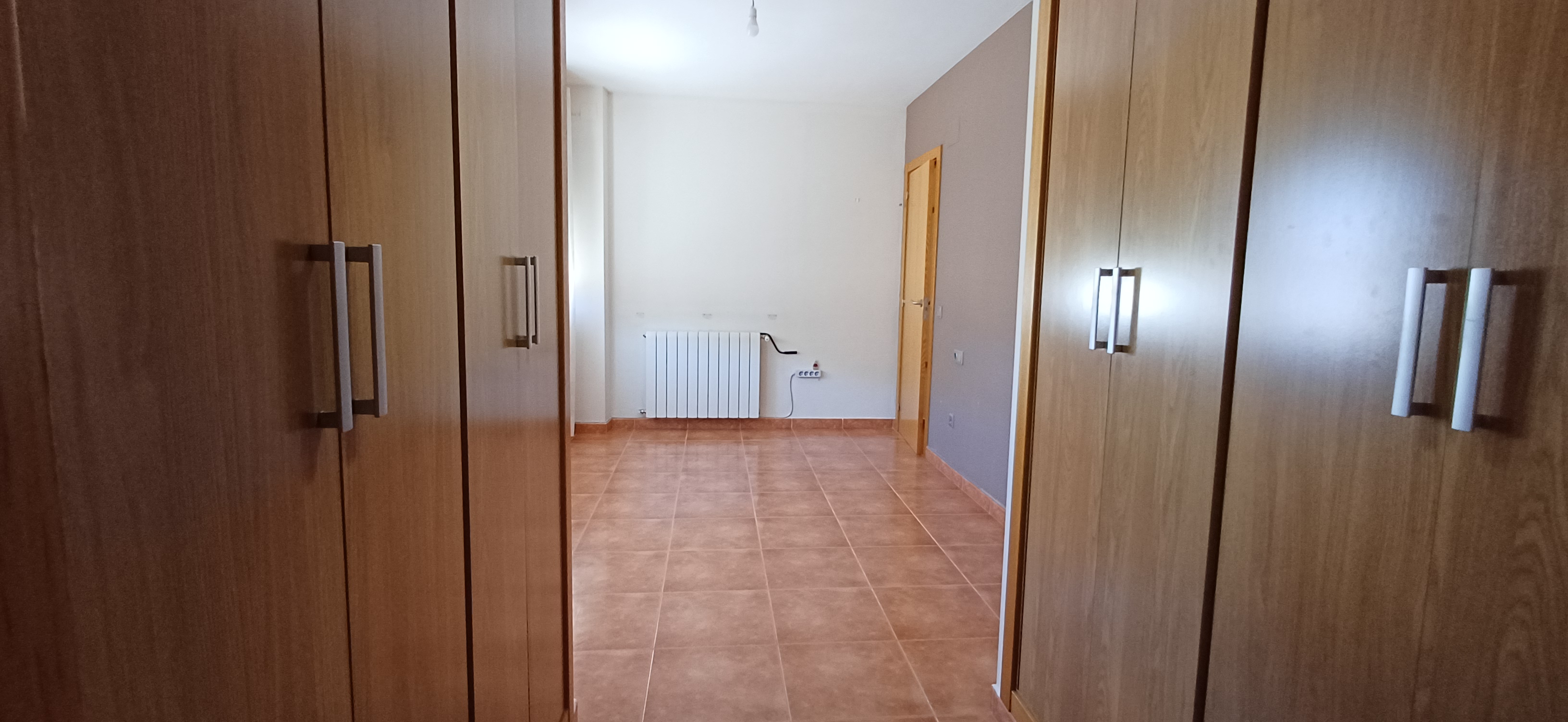 PISO MUY NUEVO EN ZONA PLAZA DE TOROS Y EN YECLA