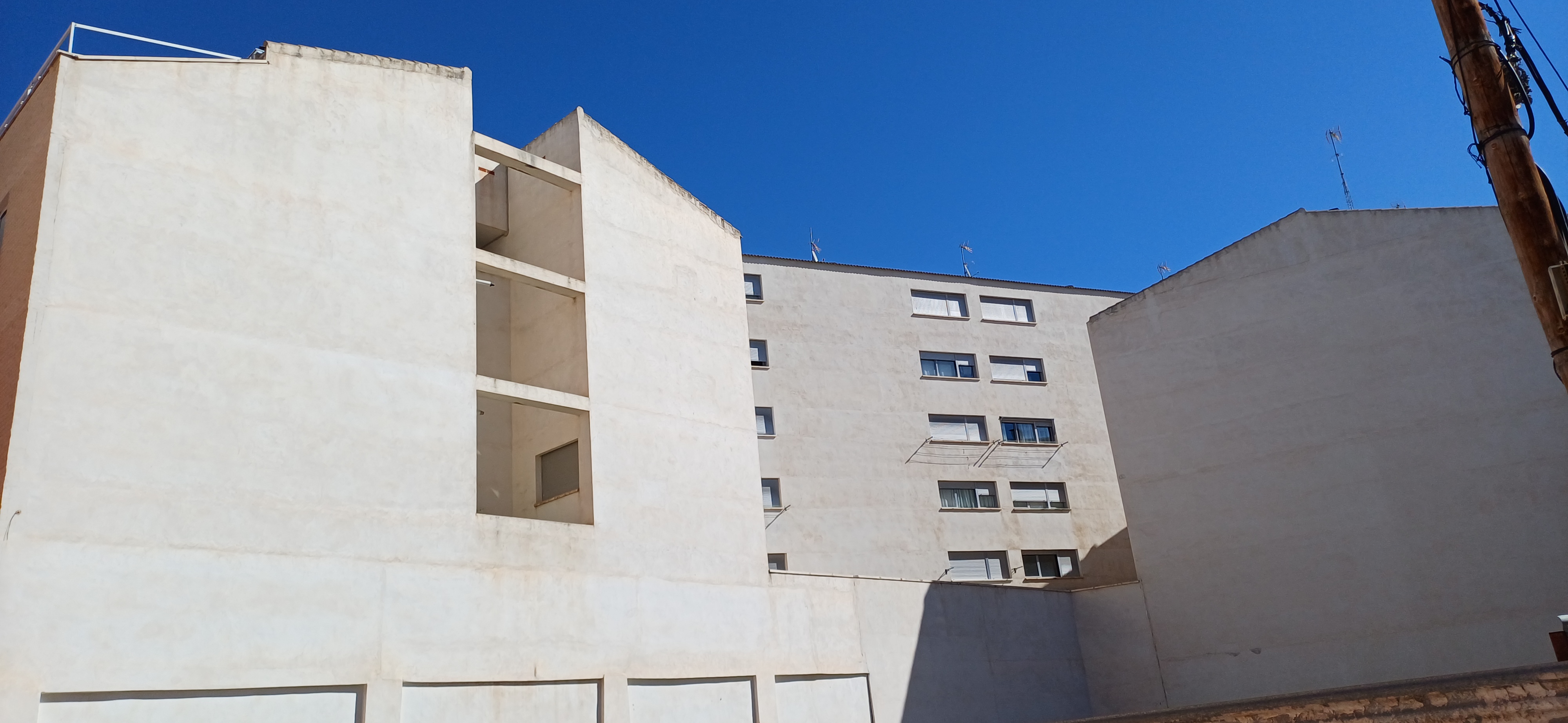 PISO MUY NUEVO EN ZONA PLAZA DE TOROS Y EN YECLA