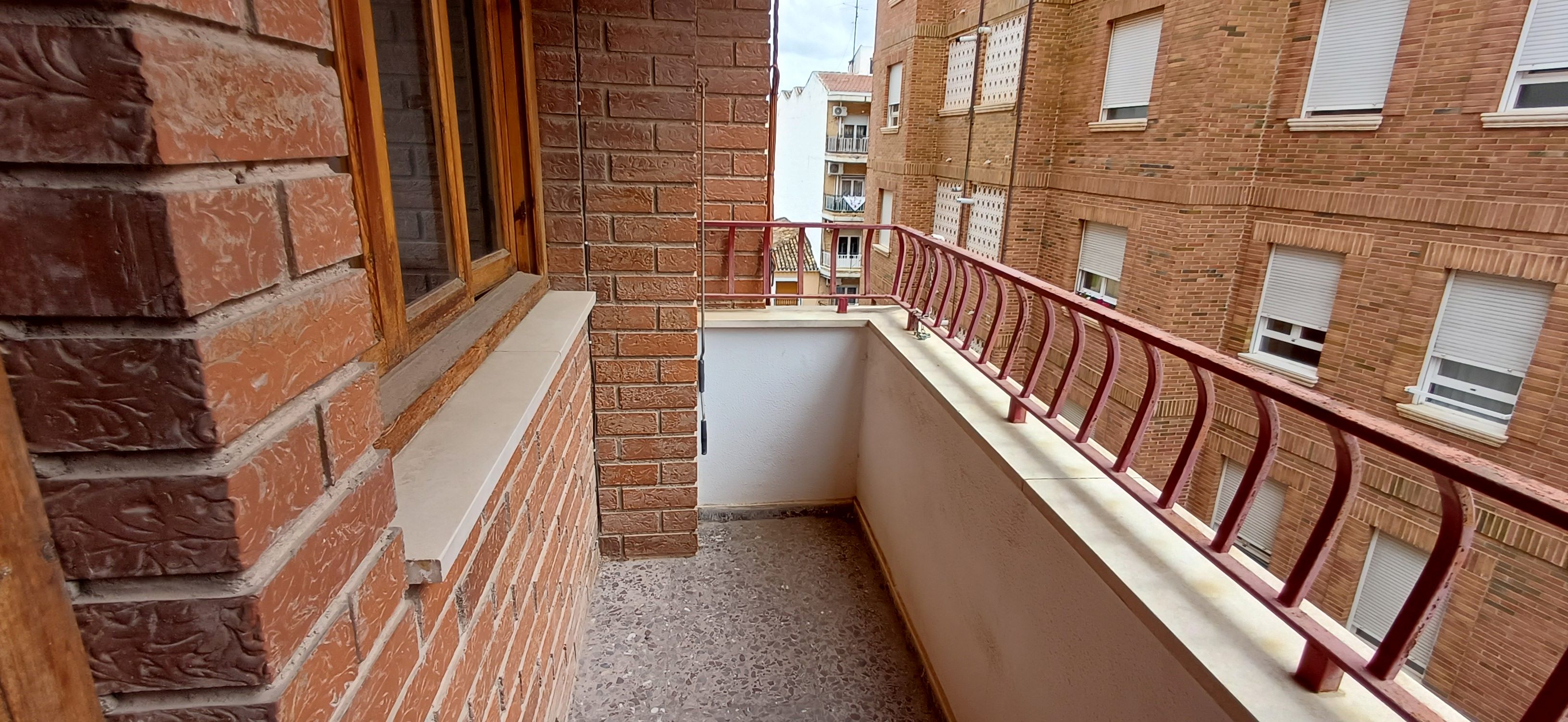 PISO POR PLAZA DE SAN CAYETANO CON ASCENSOR Y EN YECLA