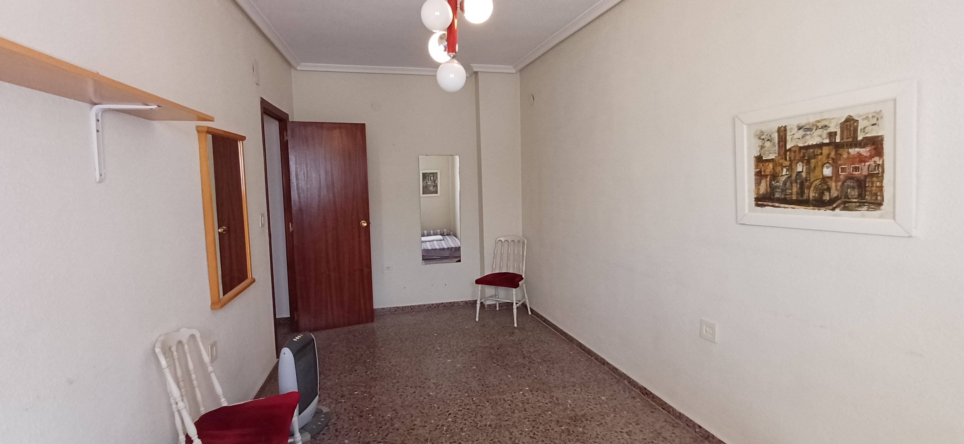 PISO POR PLAZA DE SAN CAYETANO CON ASCENSOR Y EN YECLA