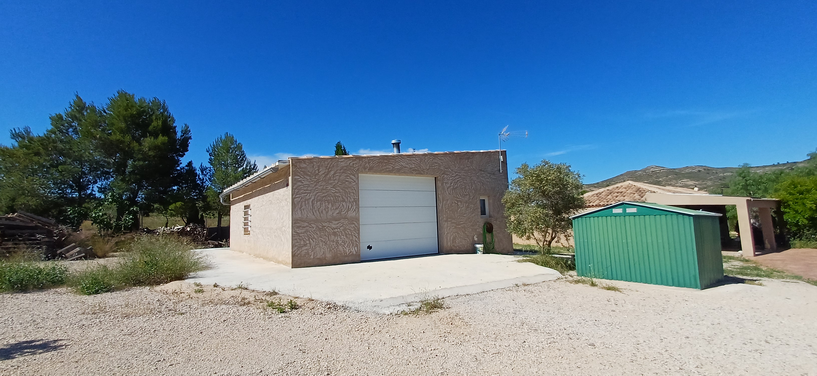 CHALET PARA ENTRAR A VIVIR EN ALTOS DE CAUDETE Y EN YECLA