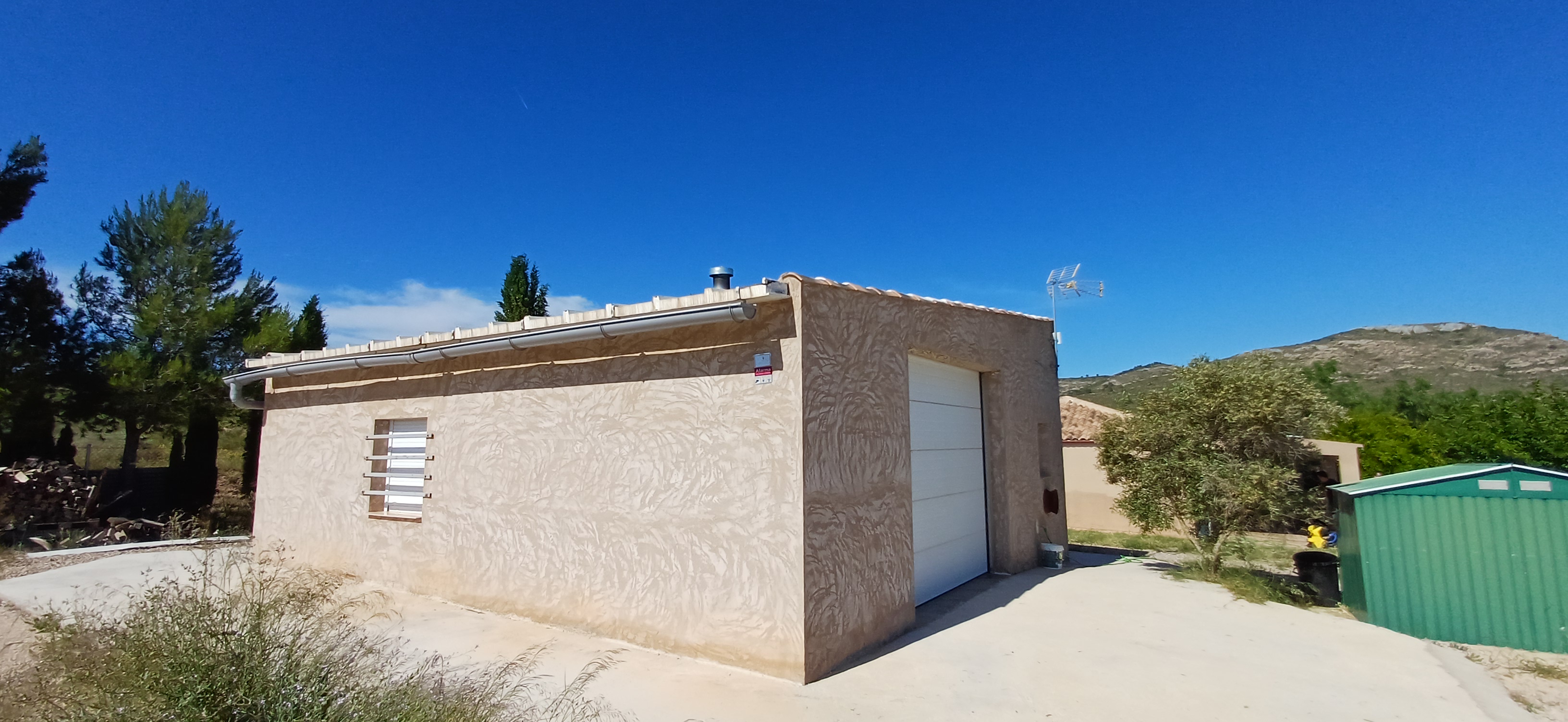 CHALET PARA ENTRAR A VIVIR EN ALTOS DE CAUDETE Y EN YECLA
