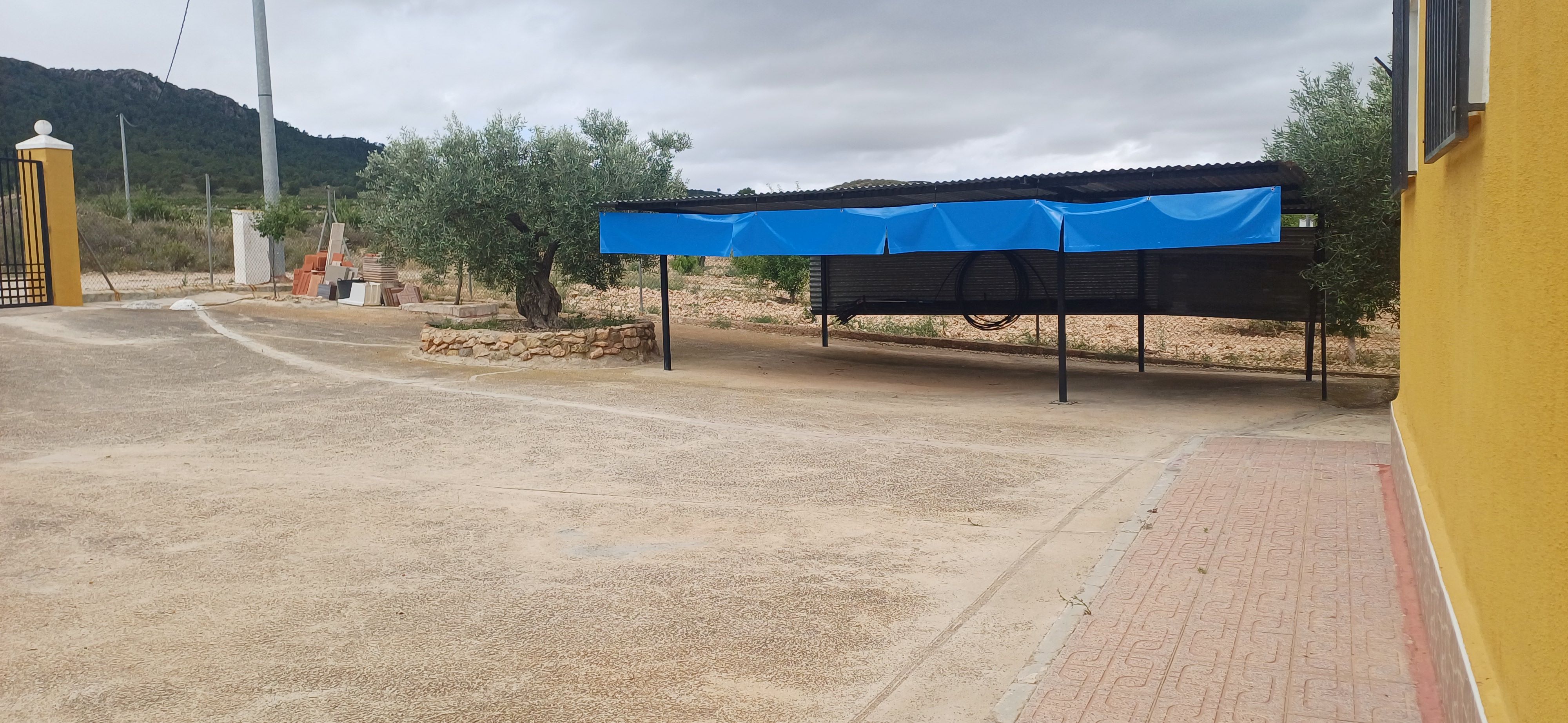 CHALET AMUEBLADO CERCA PARA VIVIR Y DE YECLA