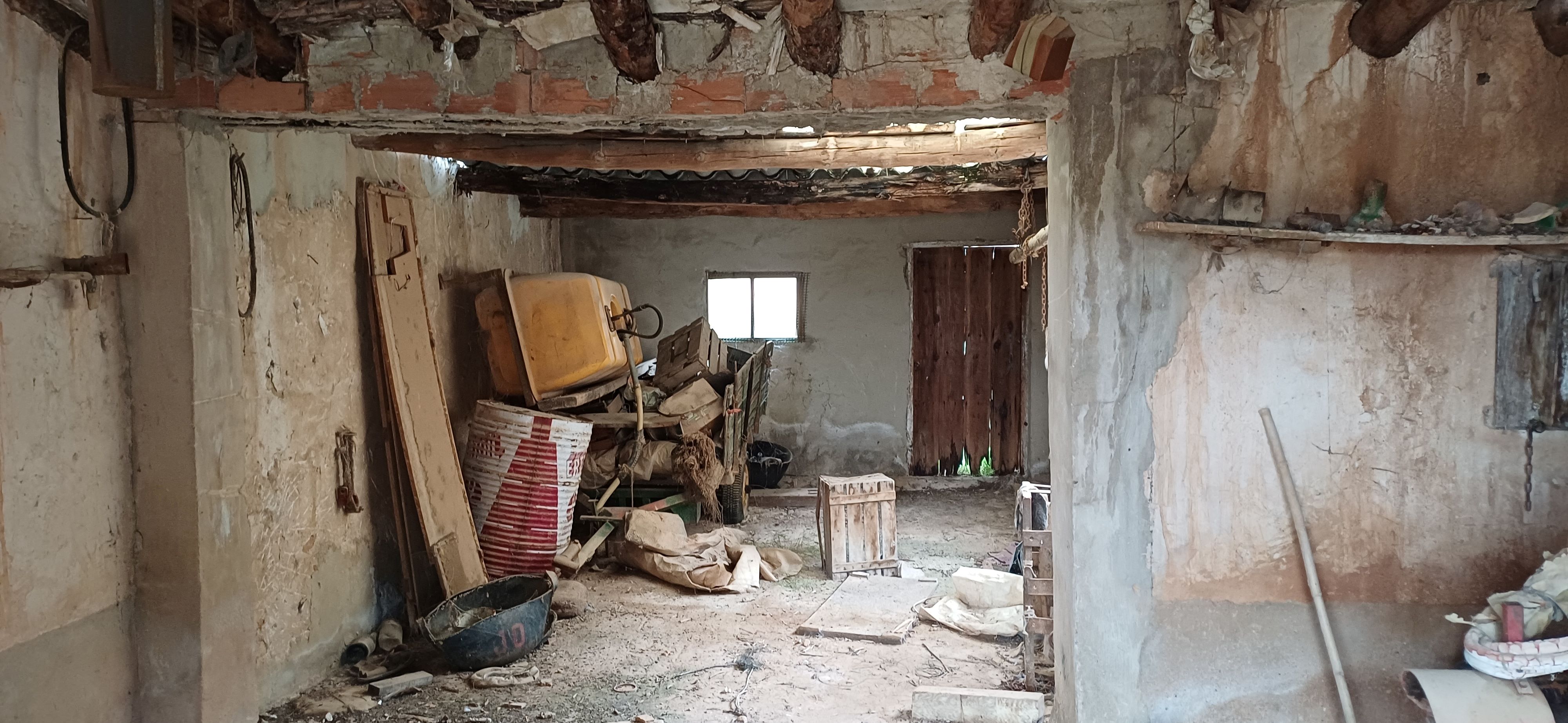 CASA DE CAMPO ADOSADO PARA HACER ARREGLOS Y EN YECLA