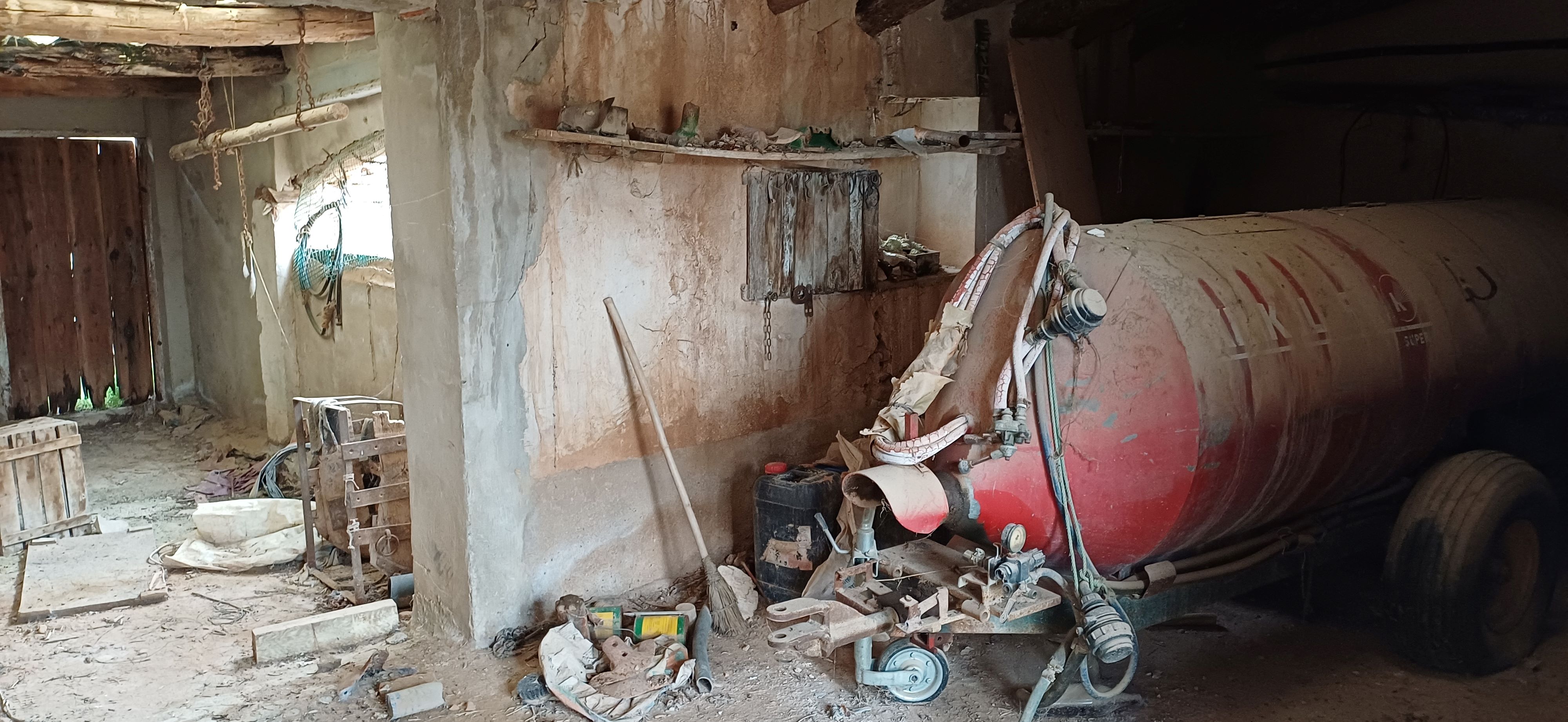CASA DE CAMPO ADOSADO PARA HACER ARREGLOS Y EN YECLA