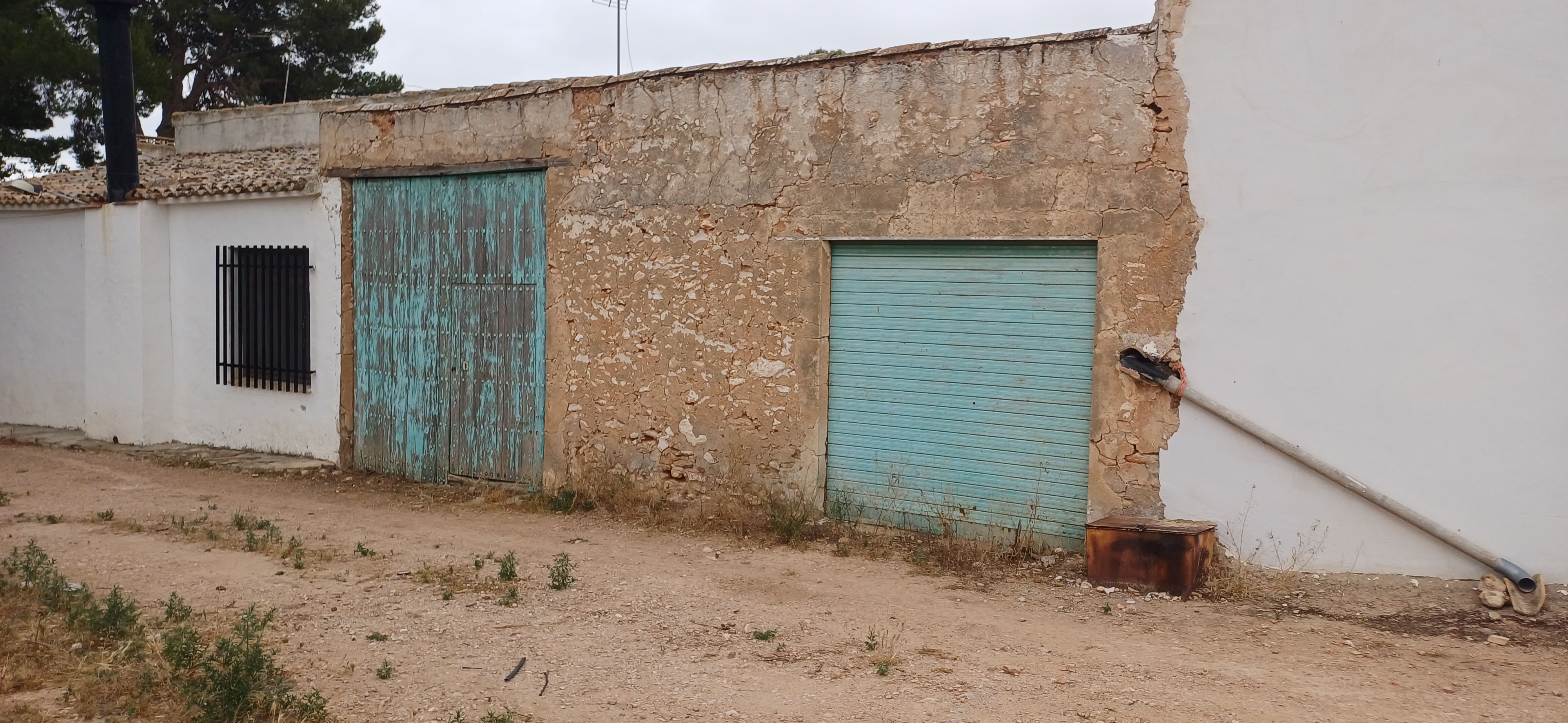 CASA DE CAMPO ADOSADO PARA HACER ARREGLOS Y EN YECLA