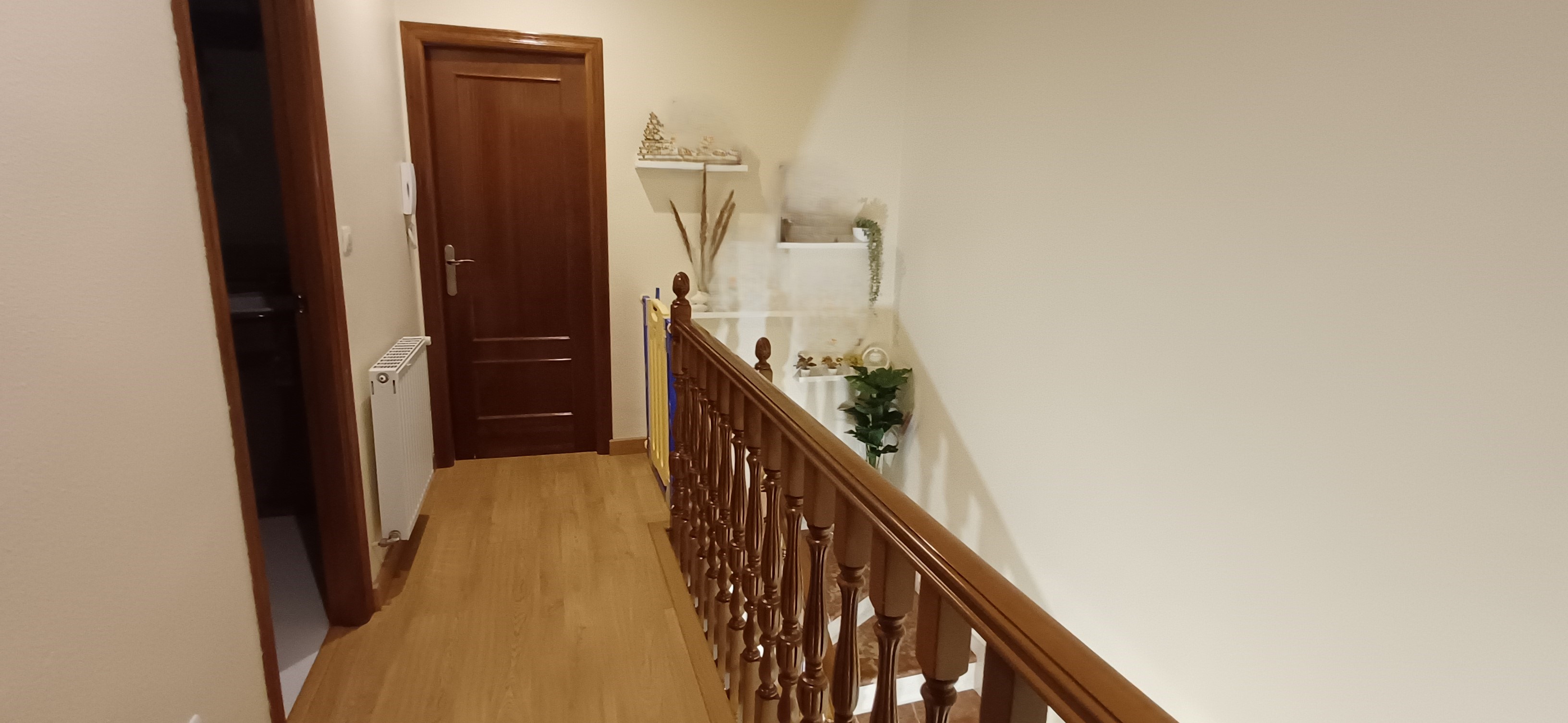 CASA DUPLEX EN UNA PLAZA CON 2 GARAJES Y EN YECLA
