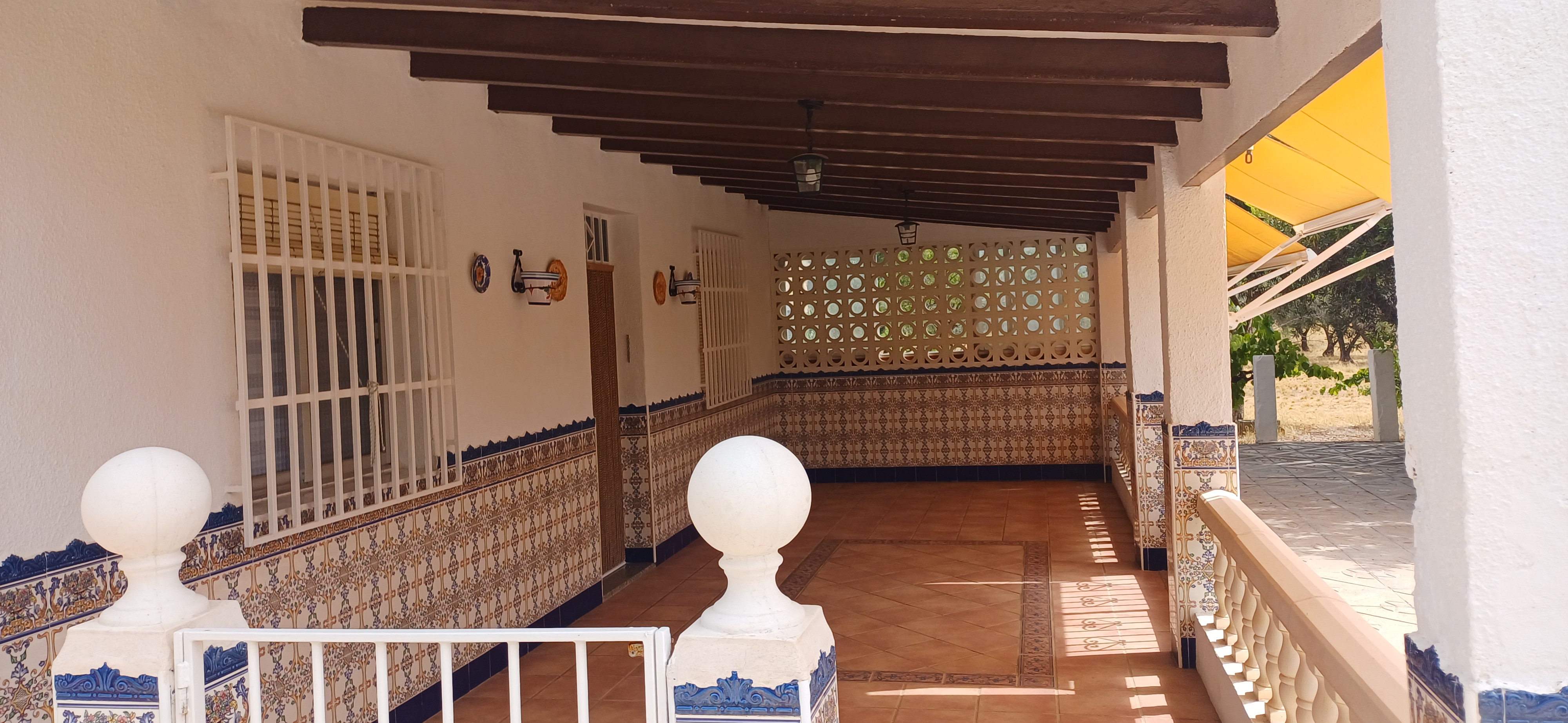 CHALET MUY CERCA DE YECLA, CON PISCINA Y AMUEBLADO