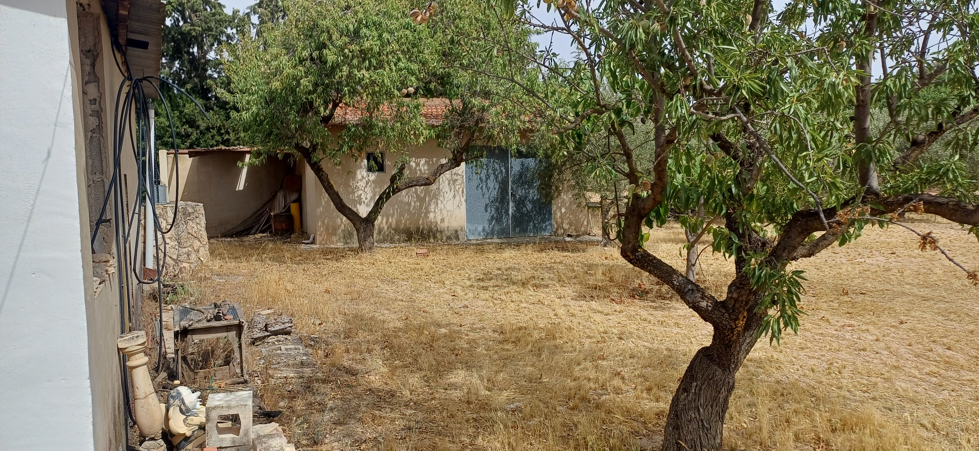 CHALET MUY CERCA DE YECLA, CON PISCINA Y AMUEBLADO