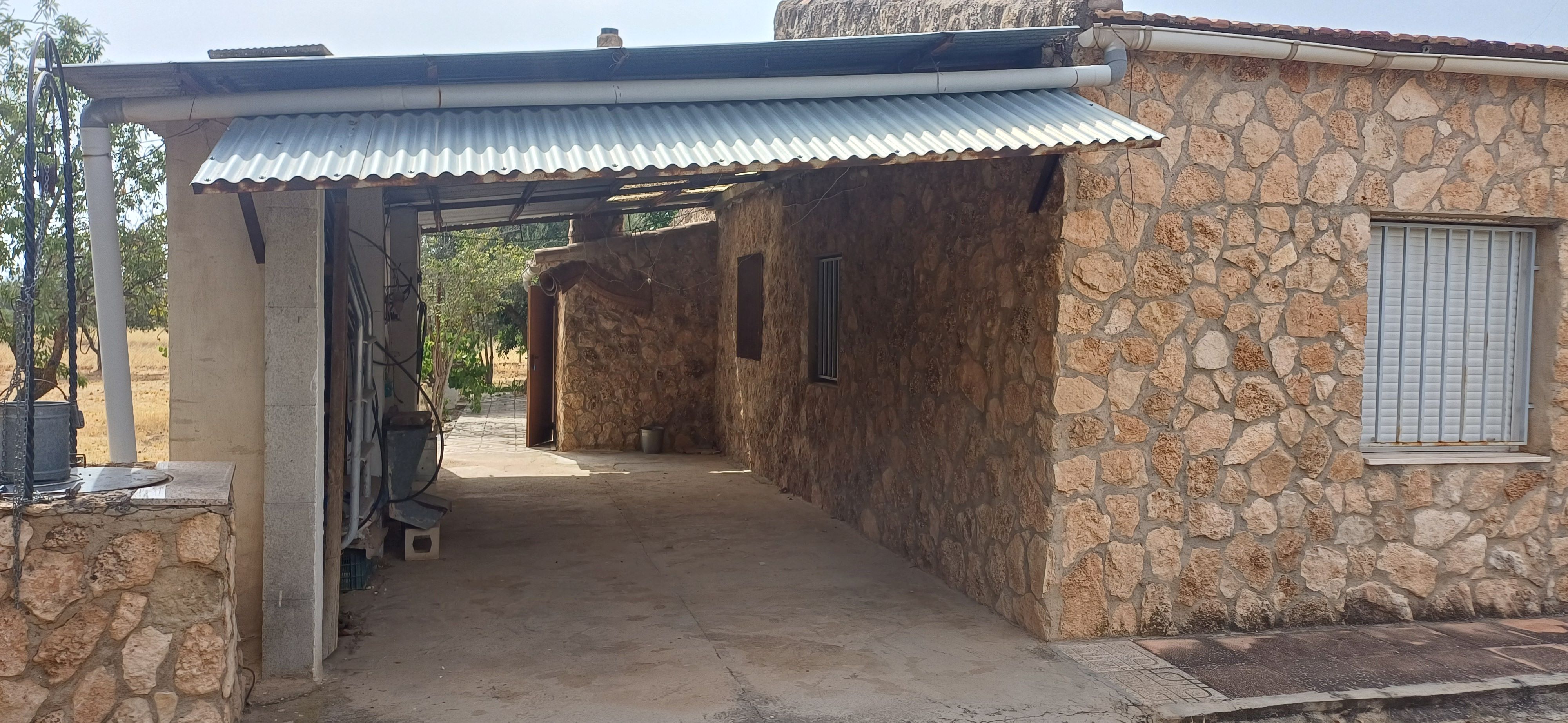 CHALET MUY CERCA DE YECLA, CON PISCINA Y AMUEBLADO
