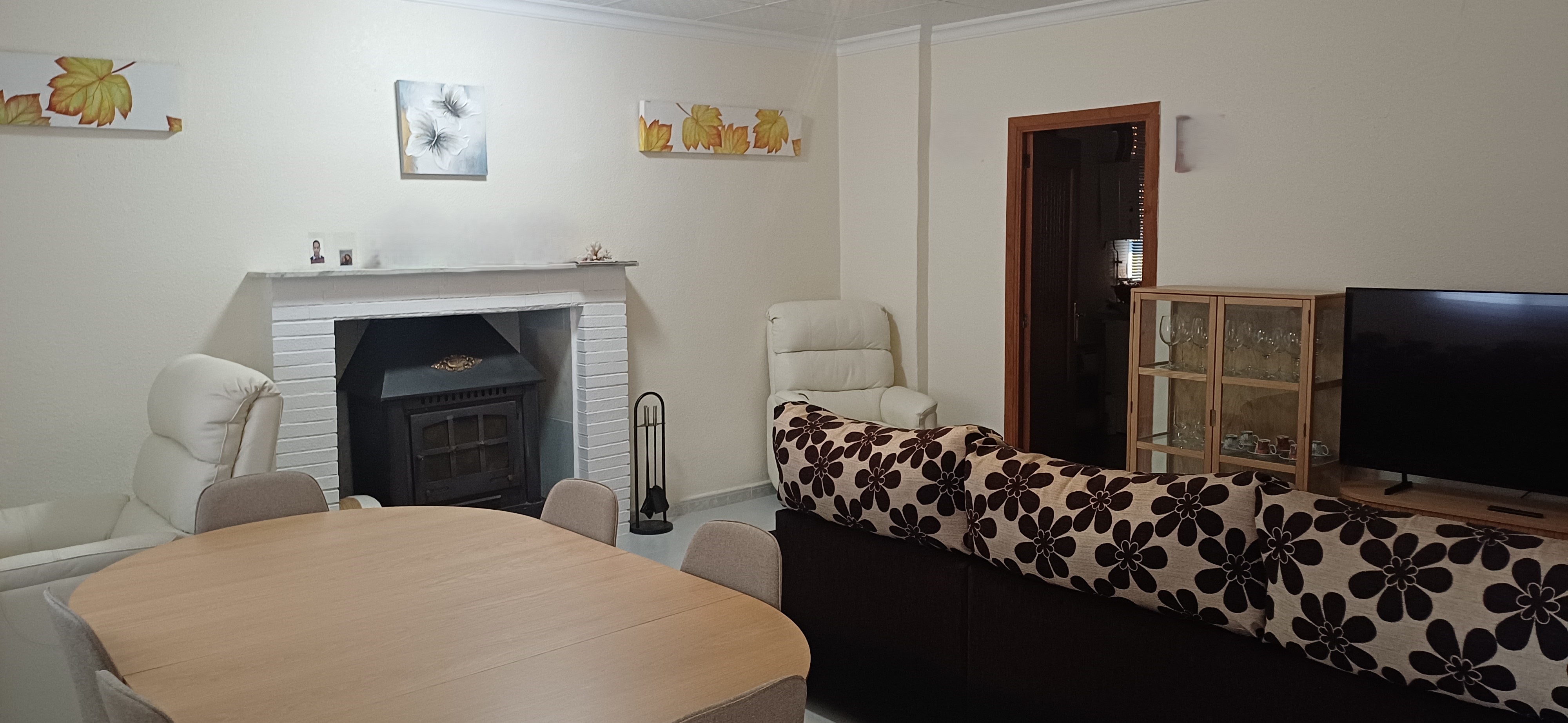 CHALET MUY CERCA DE YECLA, CON PISCINA Y AMUEBLADO